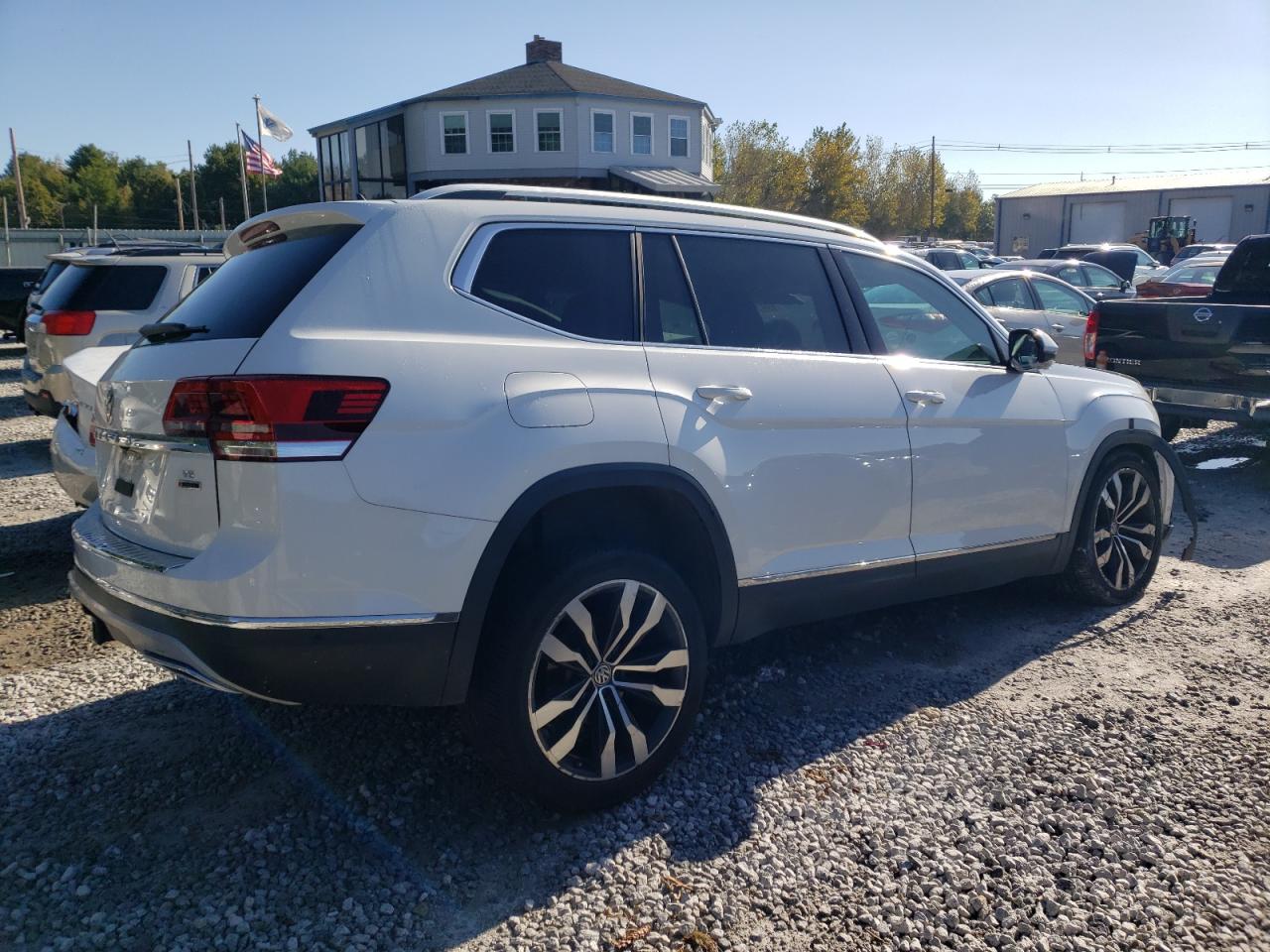 Image 3 of Volkswagen Atlas Sel Premium 2019 with VIN 1V2NR2CA9KC596592