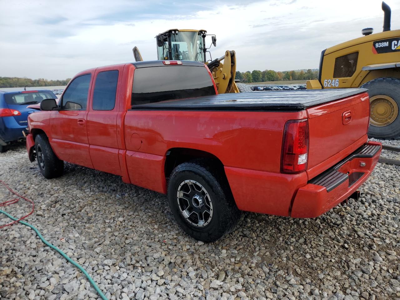 Image 2 of 2004 CHEVROLET SILVERADO K1500 2004 with VIN 2GCEK19NX41143486