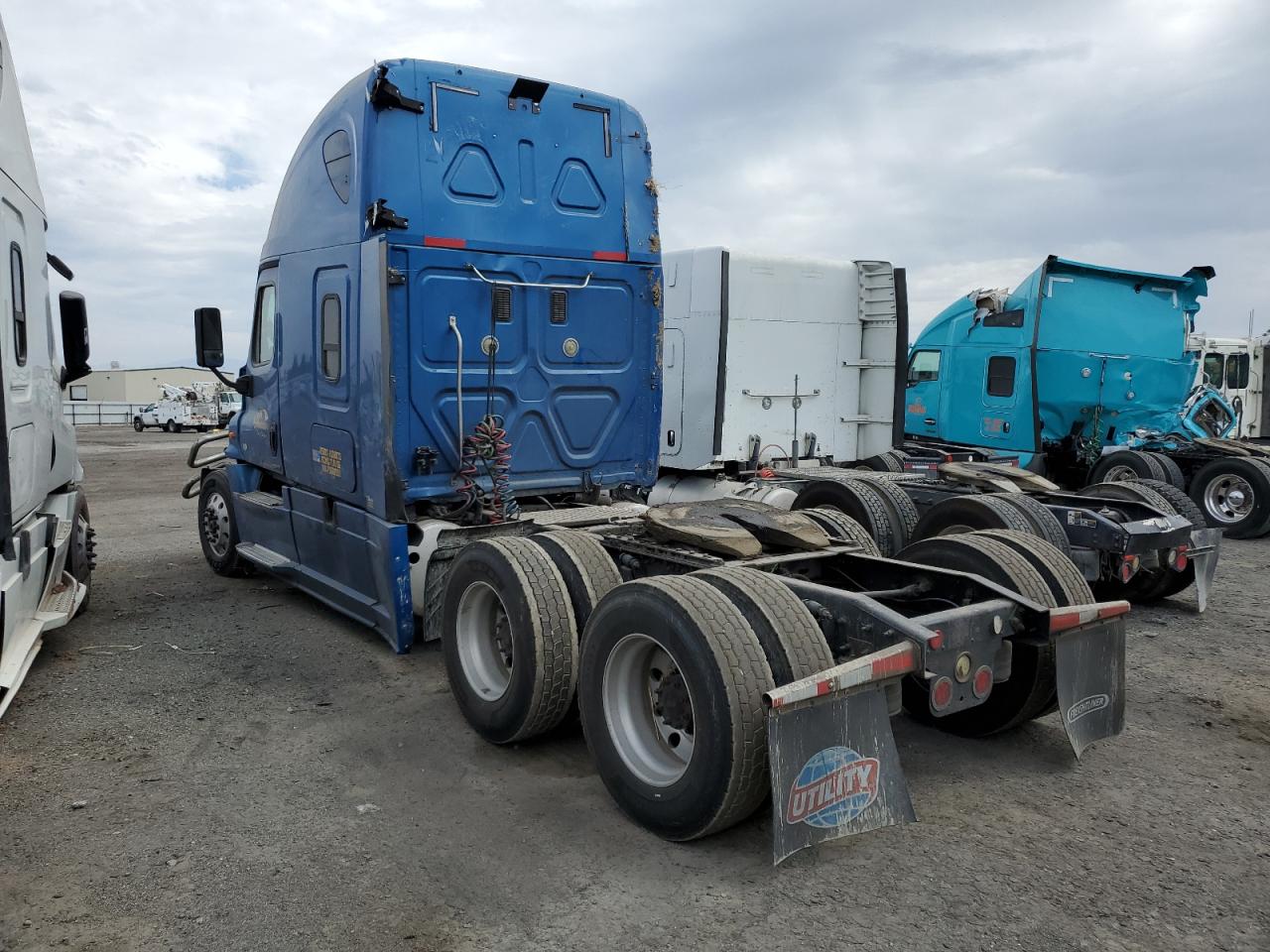 Image 3 of 2015 FREIGHTLINER CASCADIA 125  2015 with VIN 3AKJGLD58FSGB8581