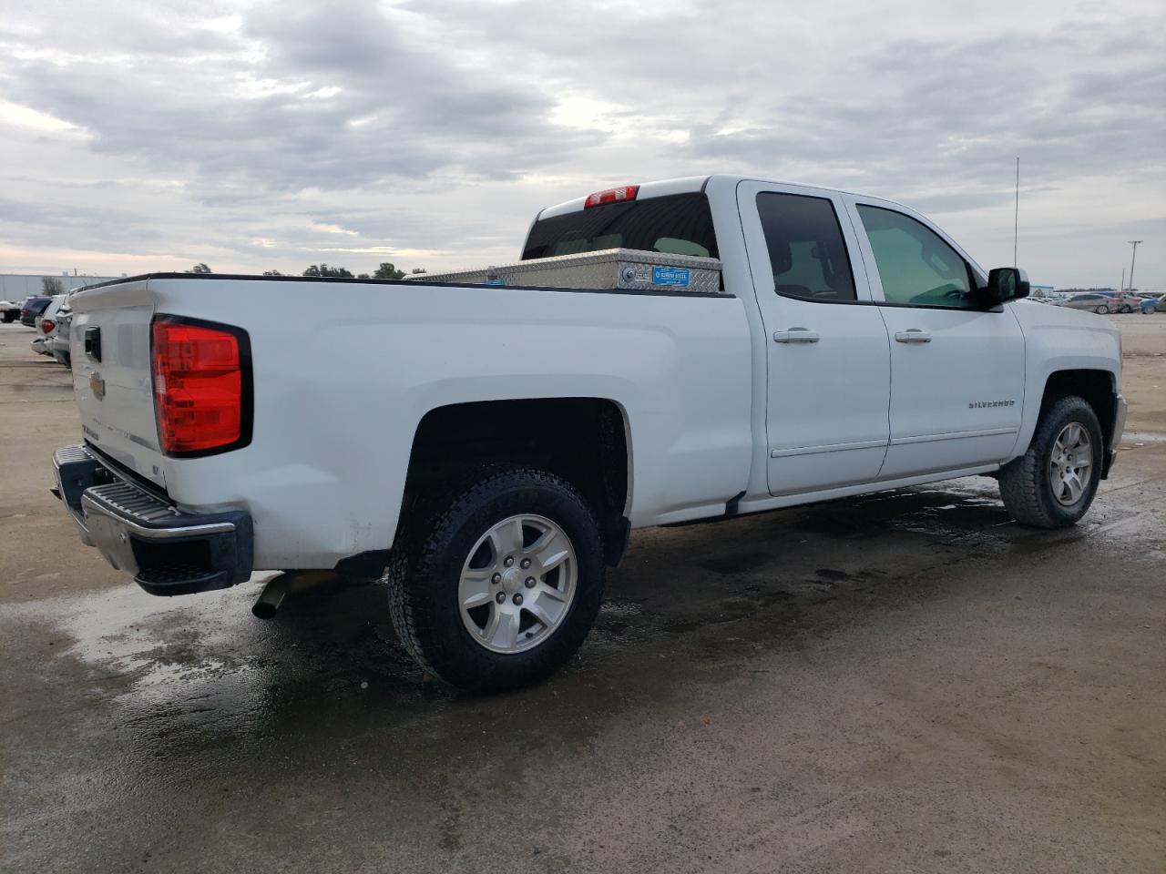 Изображение 3 2017 CHEVROLET SILVERADO C1500 LT 2017 с VIN 1GCRCREH8HZ345253