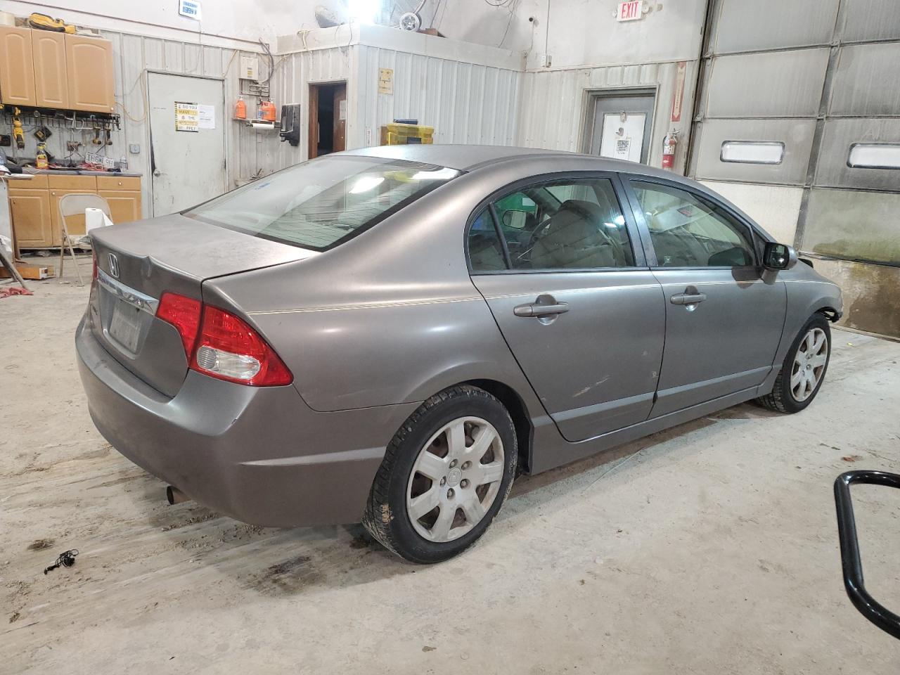 Obraz 3 z 2010 HONDA CIVIC LX 2010 z VIN 2HGFA1F50AH539958