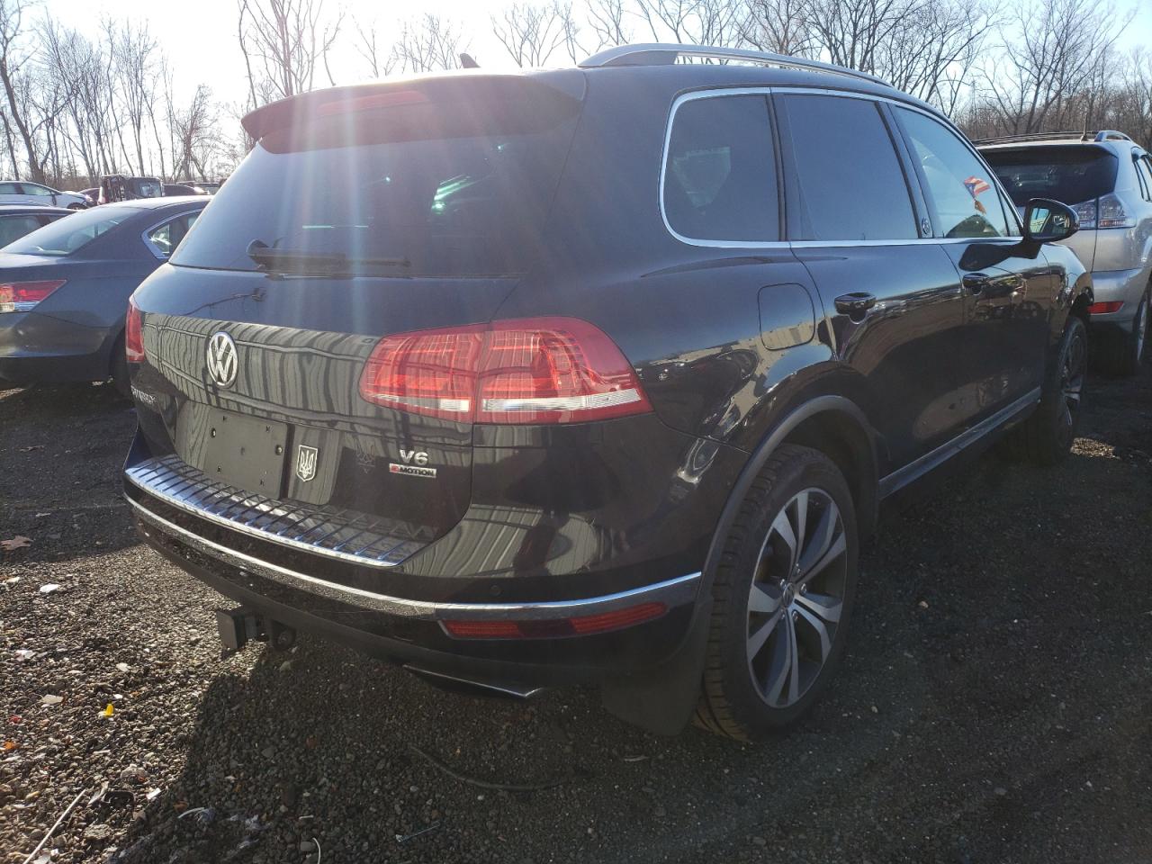 Image 3 of Volkswagen Touareg Wolfsburg 2017 with VIN WVGRF7BP5HD005011