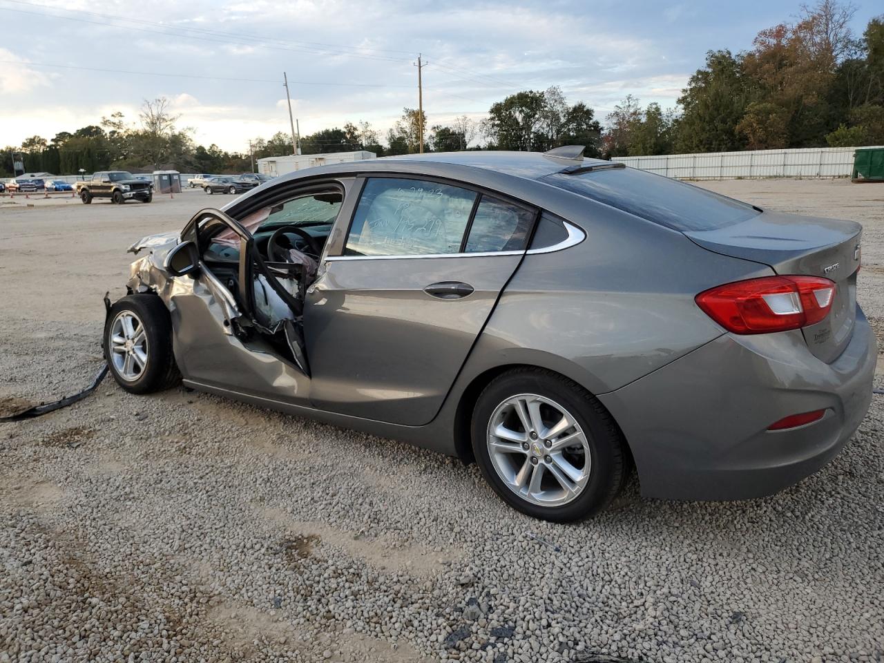 Obraz 2 z 2017 CHEVROLET CRUZE LT 2017 z VIN 1G1BE5SMXH7188383