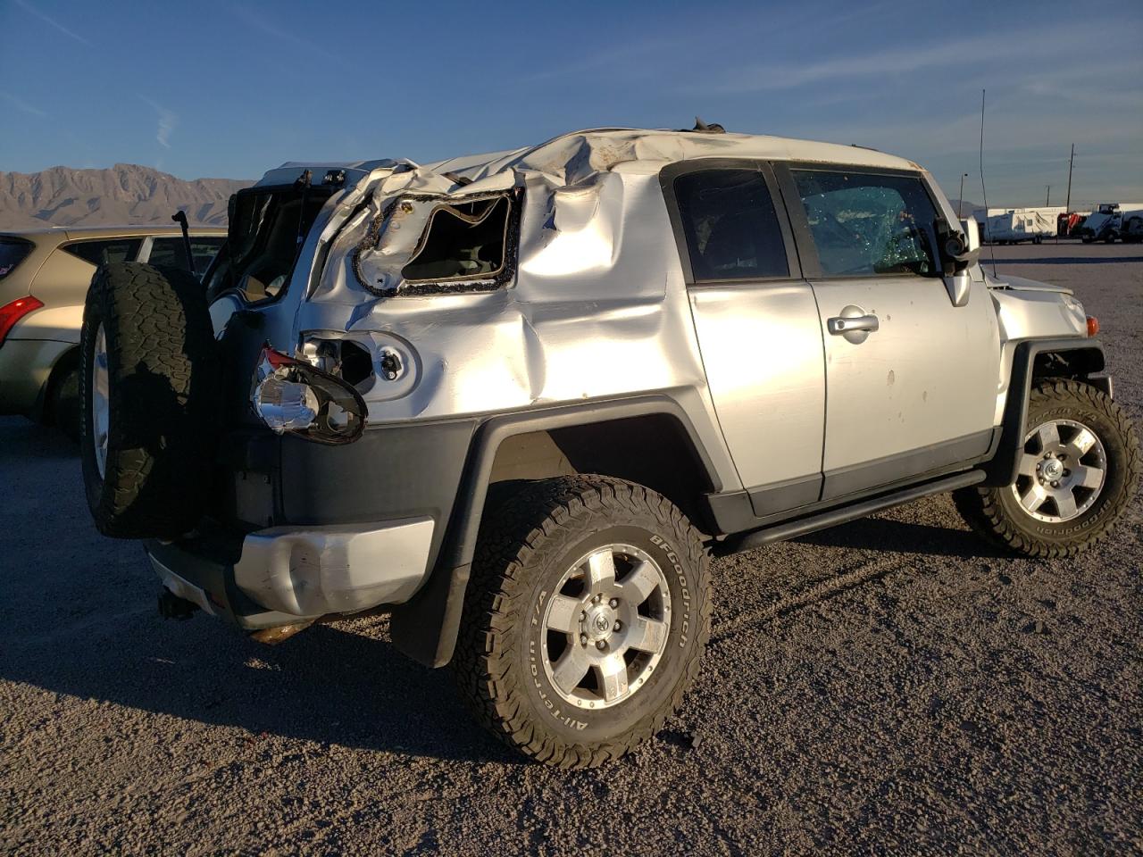 Изображение 3 2007 TOYOTA FJ CRUISER  2007 с VIN JTEBU11F870080966