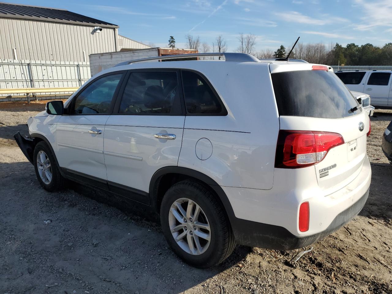 Изображение 2 2015 KIA SORENTO LX 2015 с VIN 5XYKT3A61FG661527
