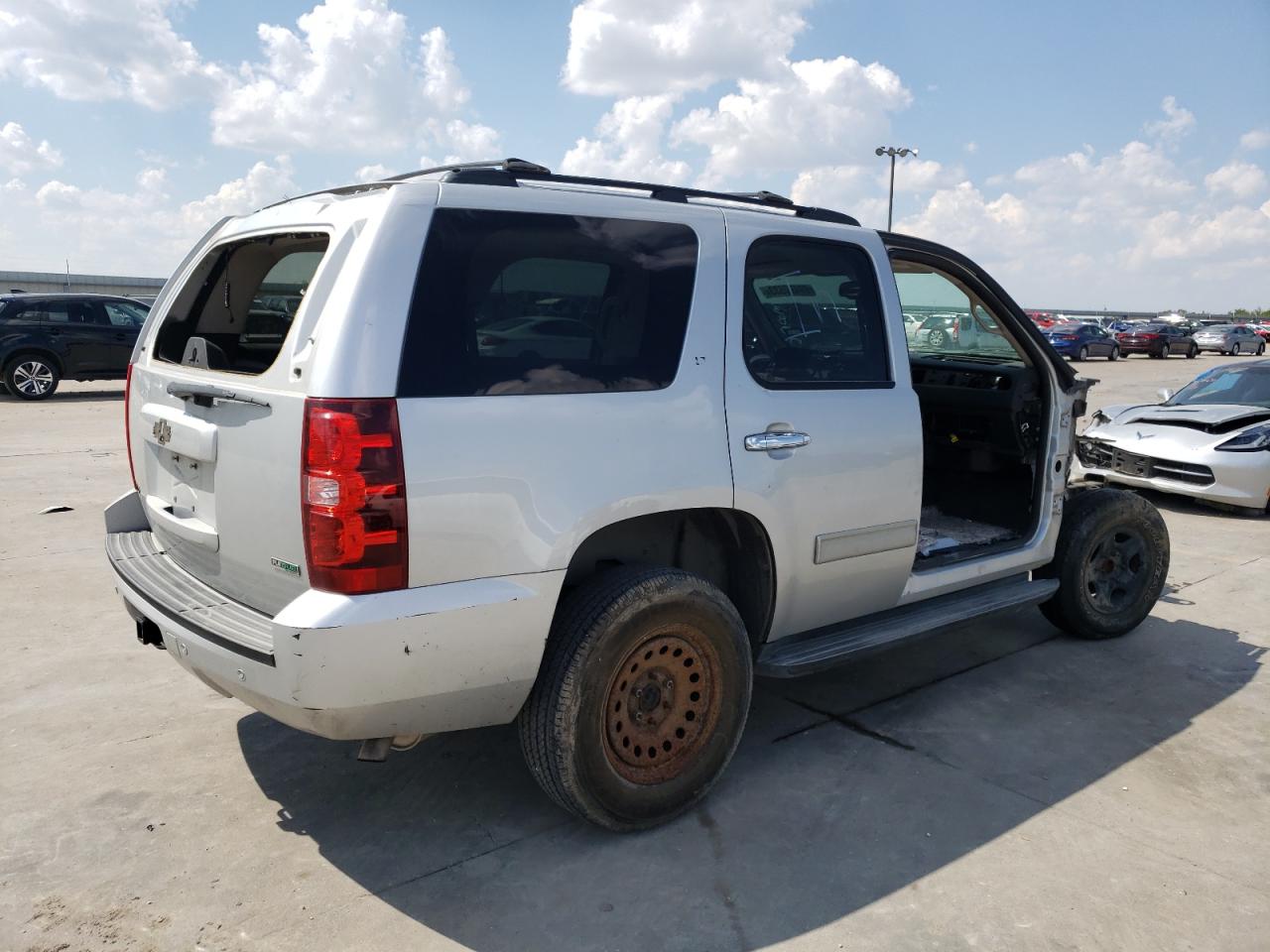 Image 3 of Chevrolet Tahoe C1500 Lt 2012 with VIN 1GNSCBE04CR252961