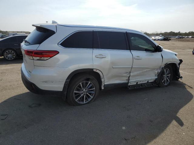 Obraz 3 z 2019 TOYOTA HIGHLANDER SE 2019 z VIN 5TDJZRFH9KS588038