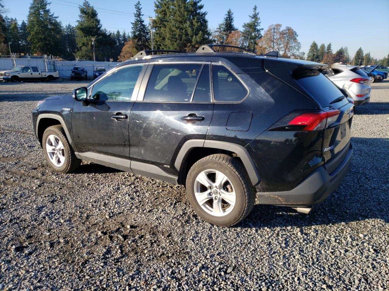 Image 2 of 2020 TOYOTA RAV4 XLE 2020 with VIN 4T3RWRFV0LU002103