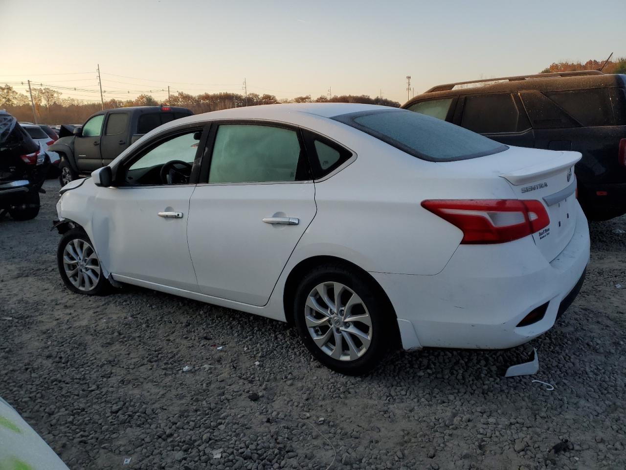 Obraz 2 z 2017 NISSAN SENTRA S 2017 z VIN 3N1AB7APXHY278900