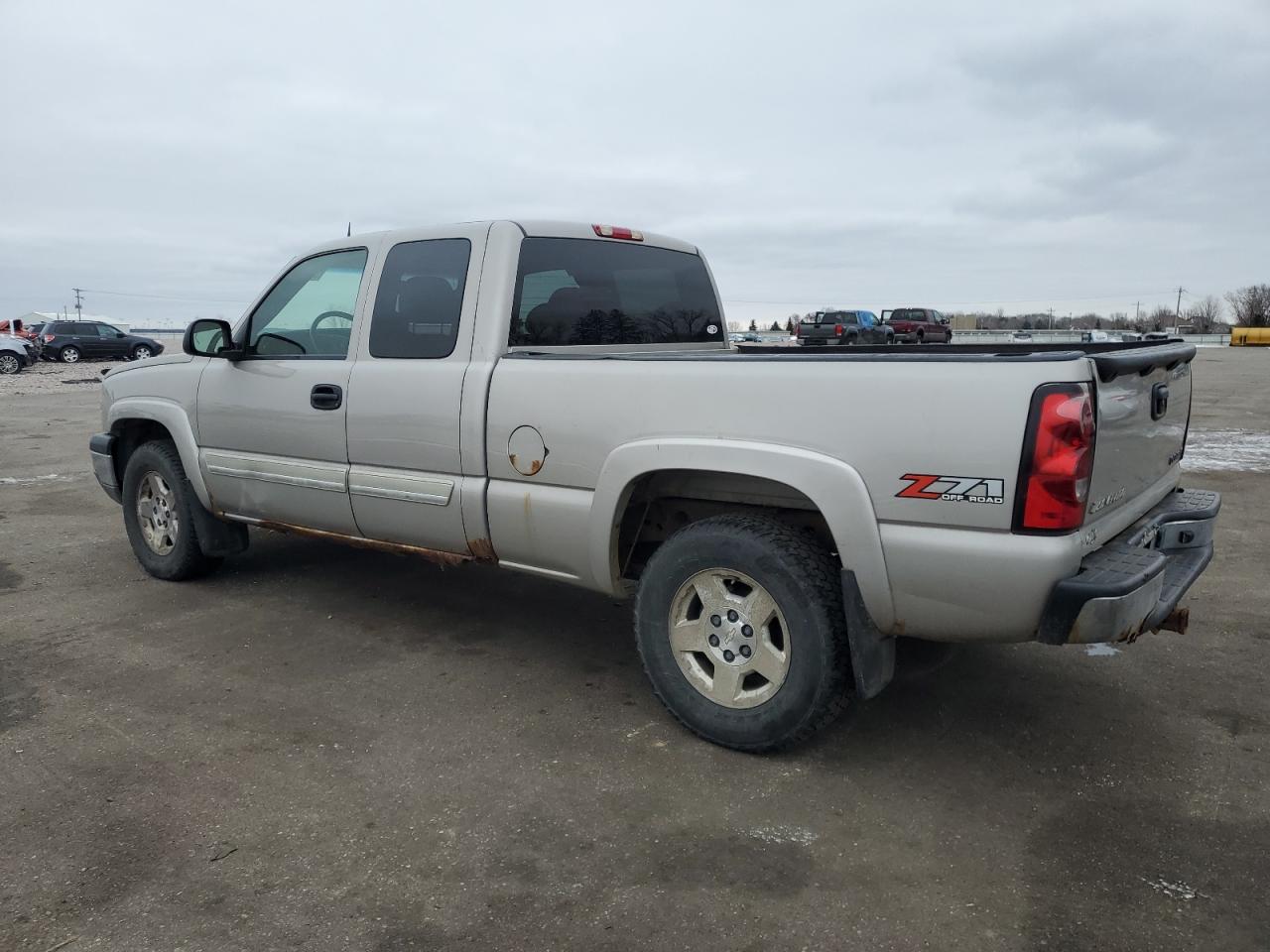 Image 2 of 2004 CHEVROLET SILVERADO K1500 2004 with VIN 1GCEK19T54E209195