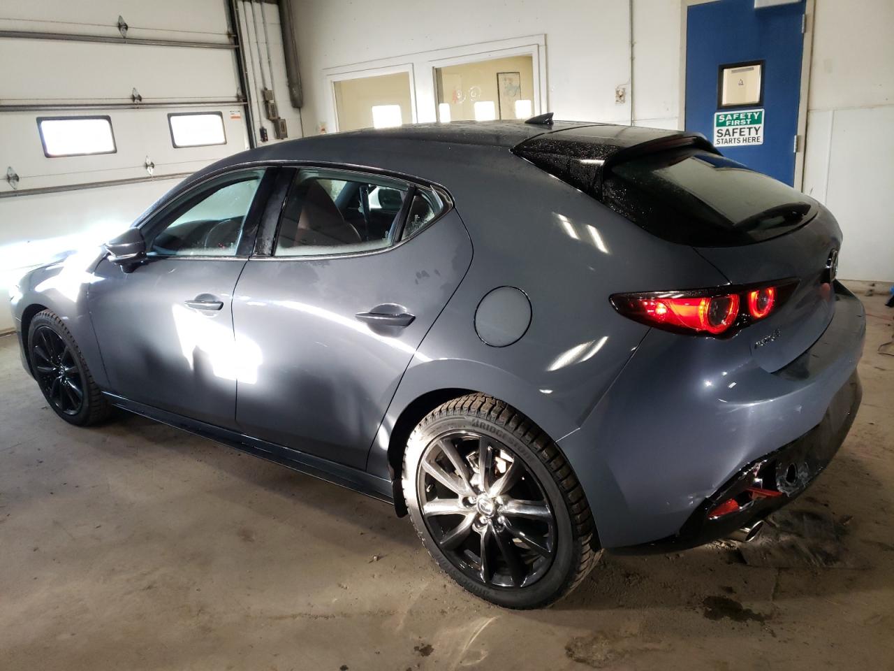 Изображение 2 2020 MAZDA 3 PREMIUM 2020 с VIN JM1BPANM4L1153873