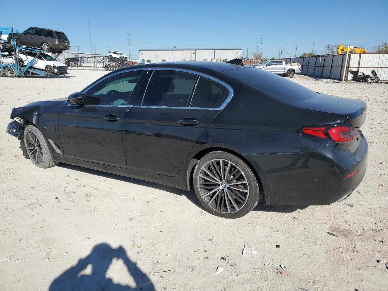 Obraz 2 z 2021 BMW 530E  2021 z VIN WBA13AG06MCG06009