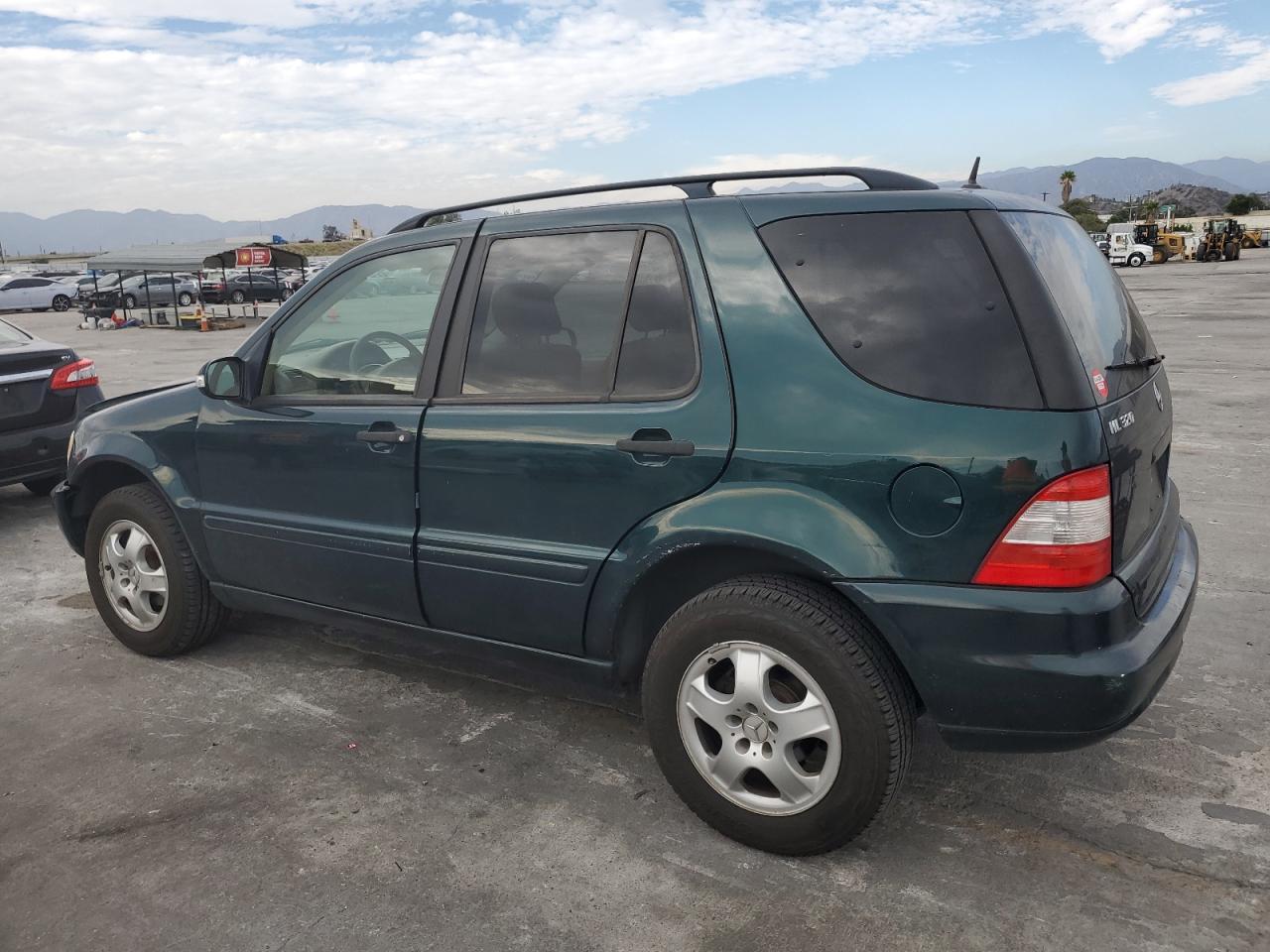 Image 2 of 2002 MERCEDES-BENZ ML 320 2002 with VIN 4JGAB54E52A325625