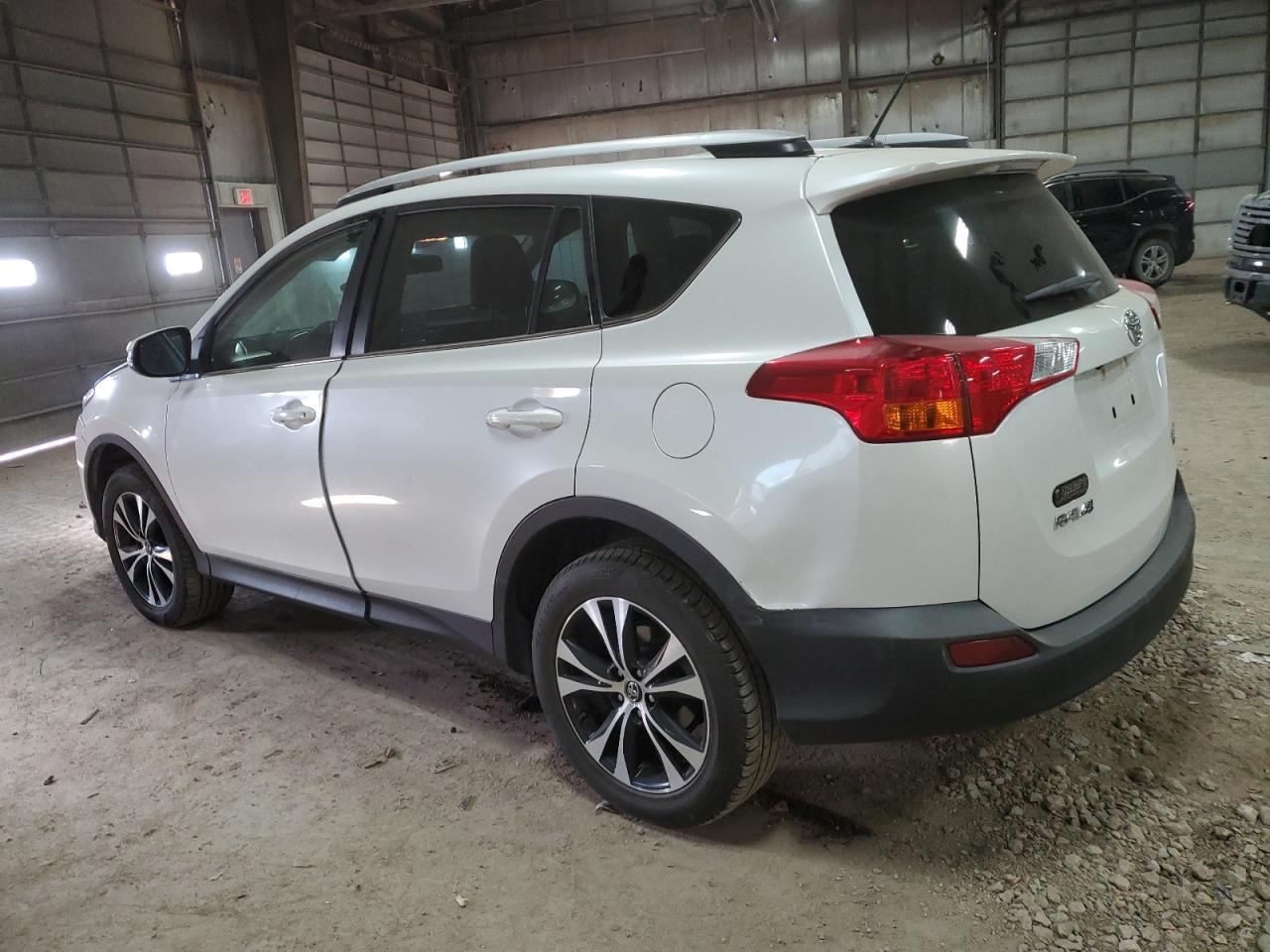 Изображение 2 2015 TOYOTA RAV4 LIMITED 2015 с VIN 2T3DFREV5FW299143
