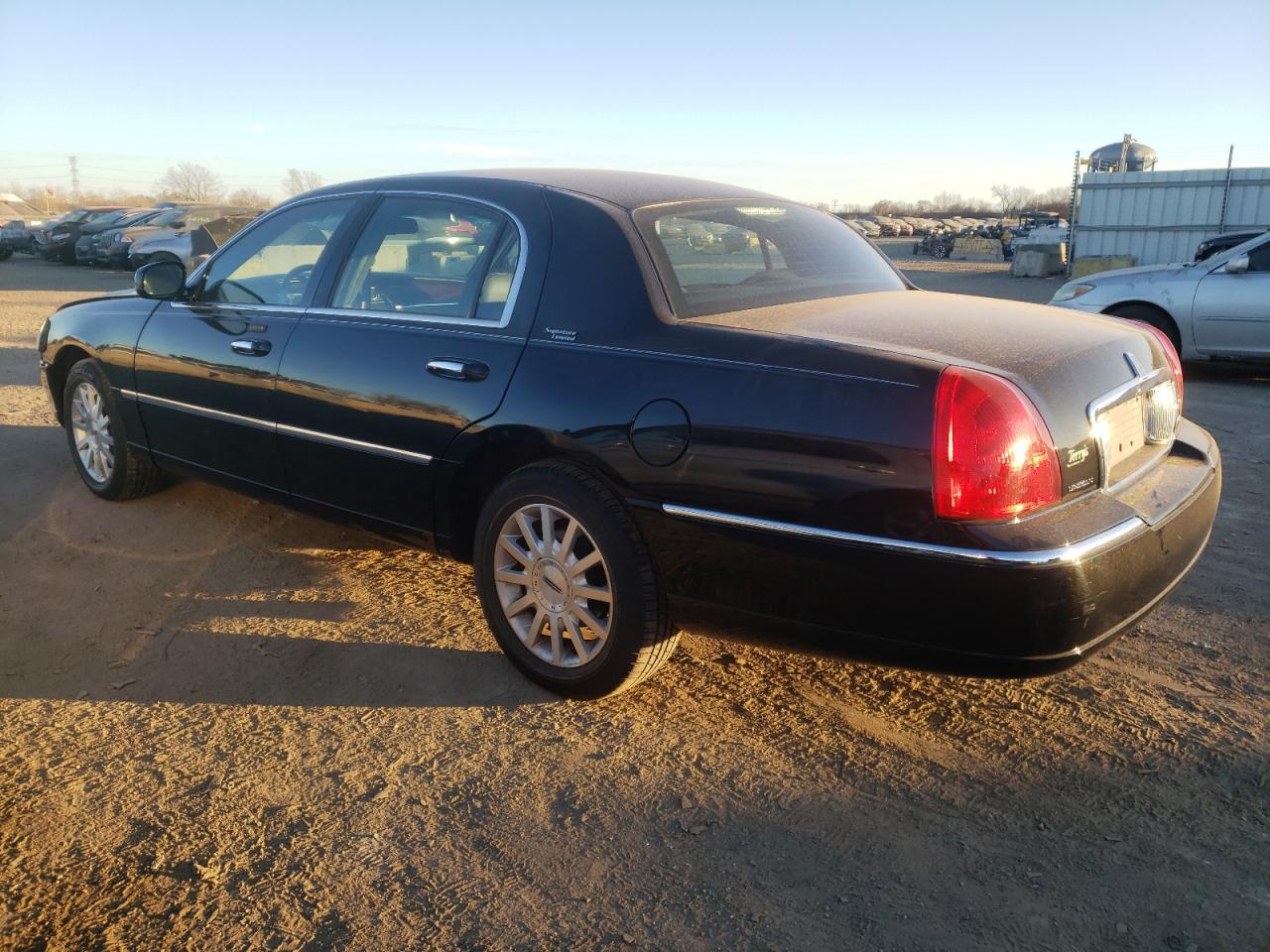 Изображение 2 2006 LINCOLN TOWN CAR SIGNATURE LIMITED 2006 с VIN 1LNHM82V56Y620444