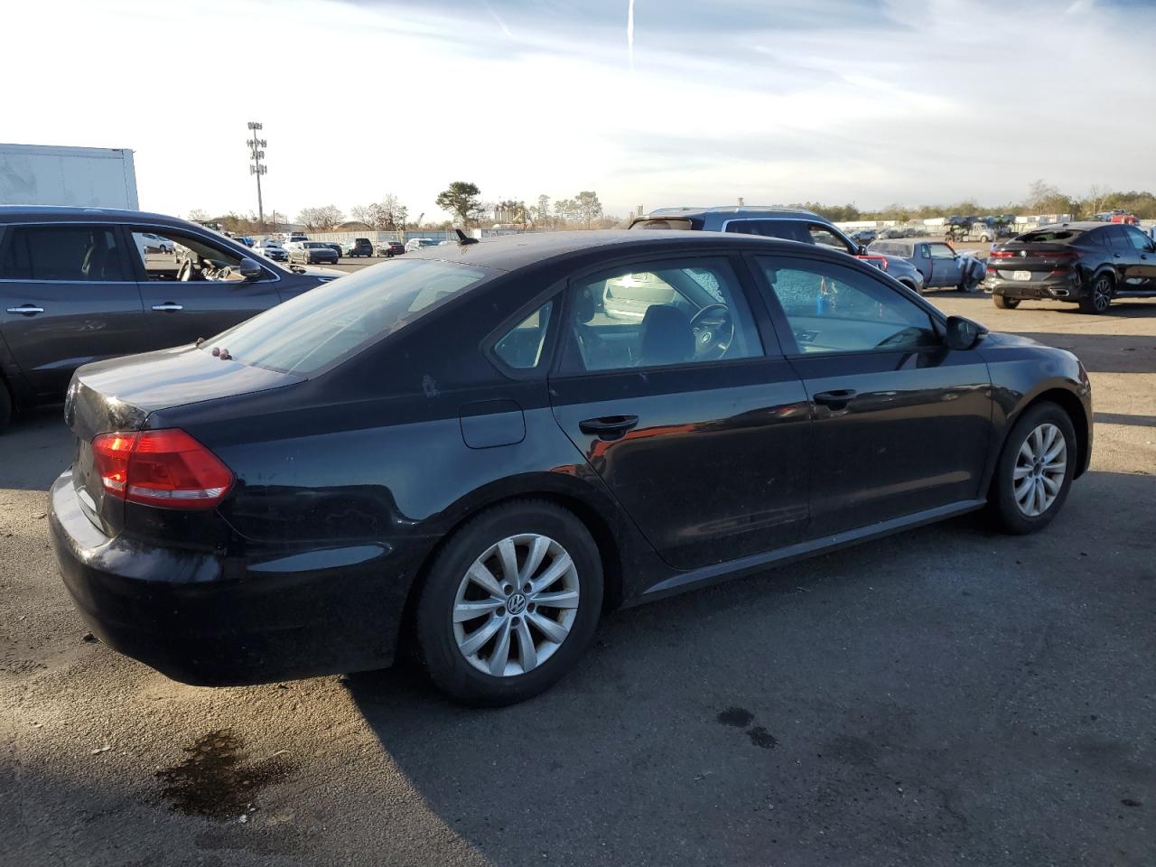 Image 3 of 2012 VOLKSWAGEN PASSAT S 2012 with VIN 1VWAP7A36CC015703