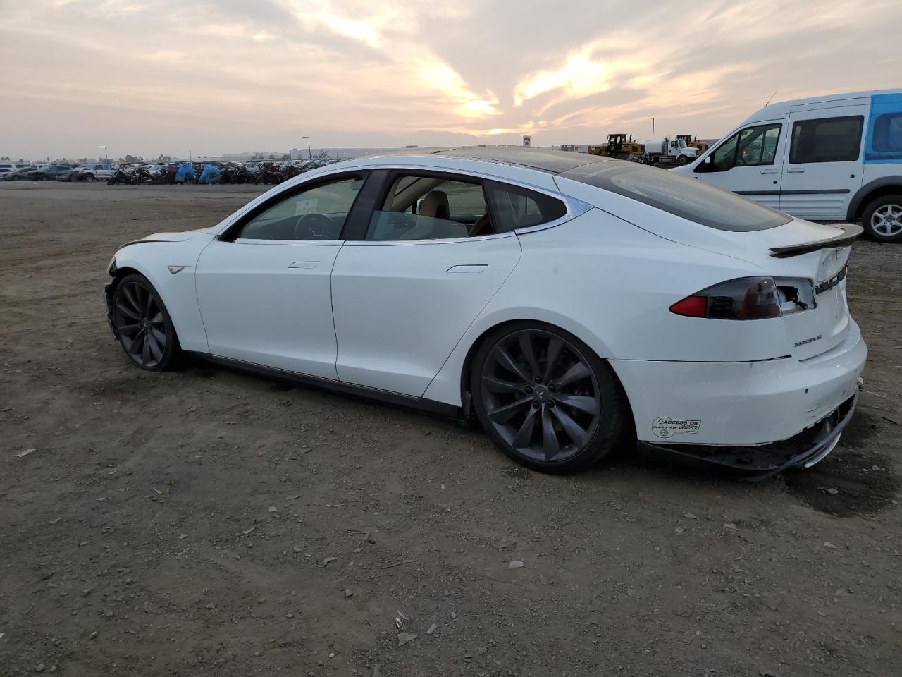 Obraz 2 z 2013 TESLA MODEL S 2013 z VIN 5YJSA1CP5DFP05176
