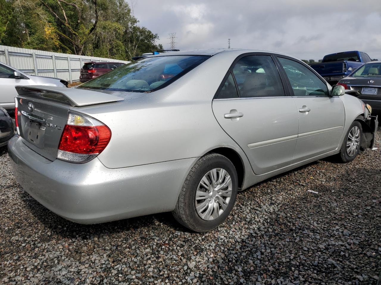 Obraz 3 z 2005 TOYOTA CAMRY LE 2005 z VIN 4T1BE32K65U057826