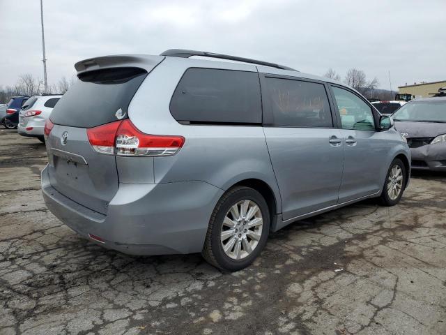 Obraz 3 z 2013 TOYOTA SIENNA LE 2013 z VIN 5TDJK3DC4DS065392