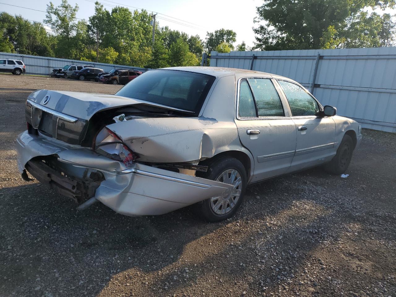 Image 3 of Mercury Grand Marquis Gs 2008 with VIN 2MEFM74V68X627133