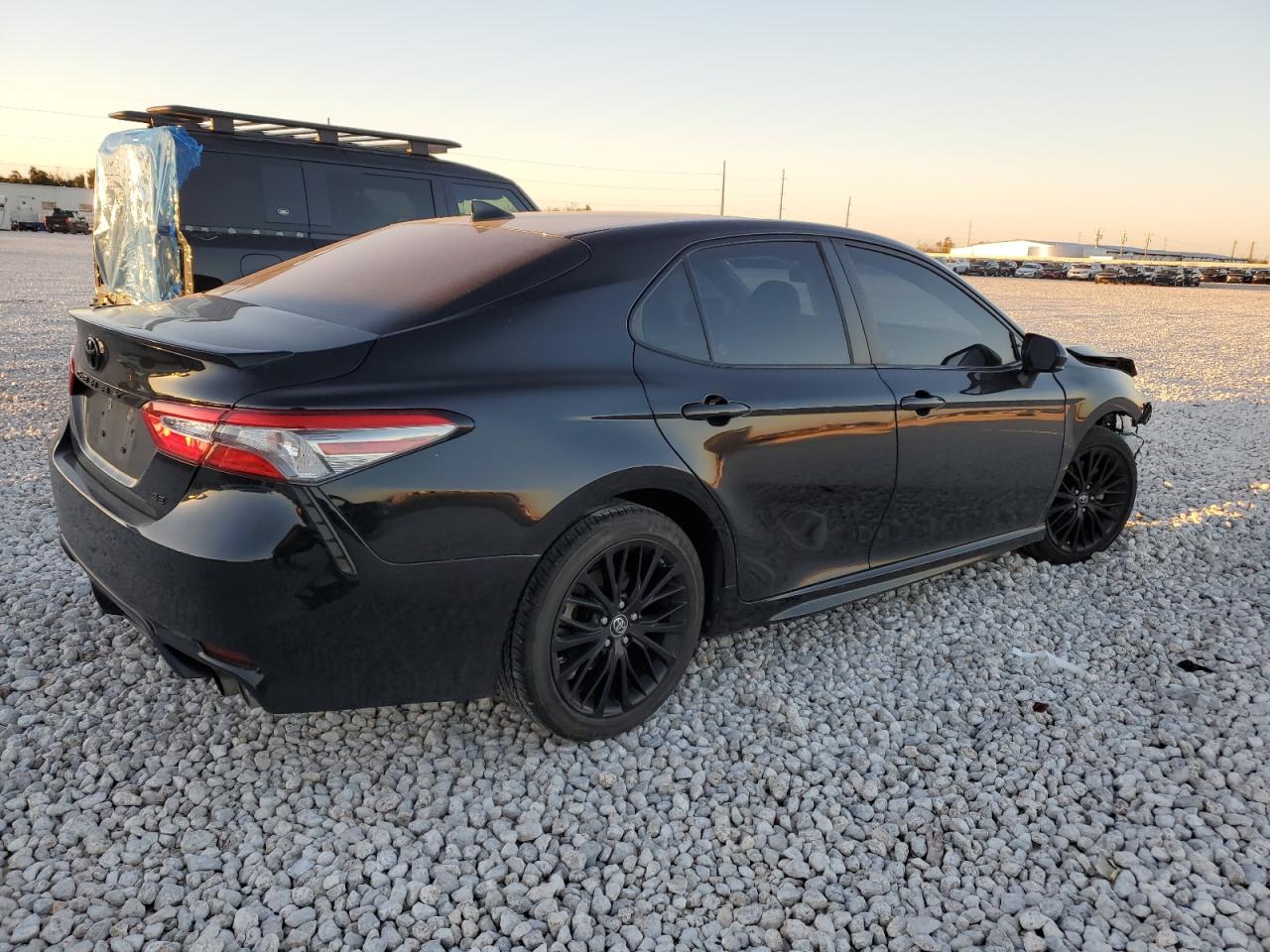 Obraz 3 z 2019 TOYOTA CAMRY L 2019 z VIN 4T1B11HK3KU235520