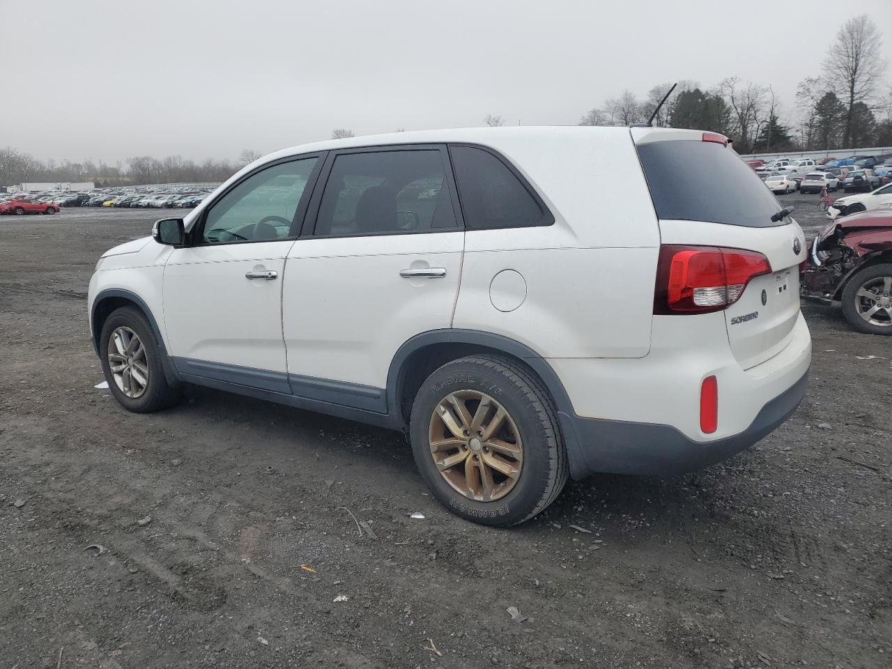 Image 2 of 2015 KIA SORENTO LX 2015 with VIN 5XYKT3A6XFG561295