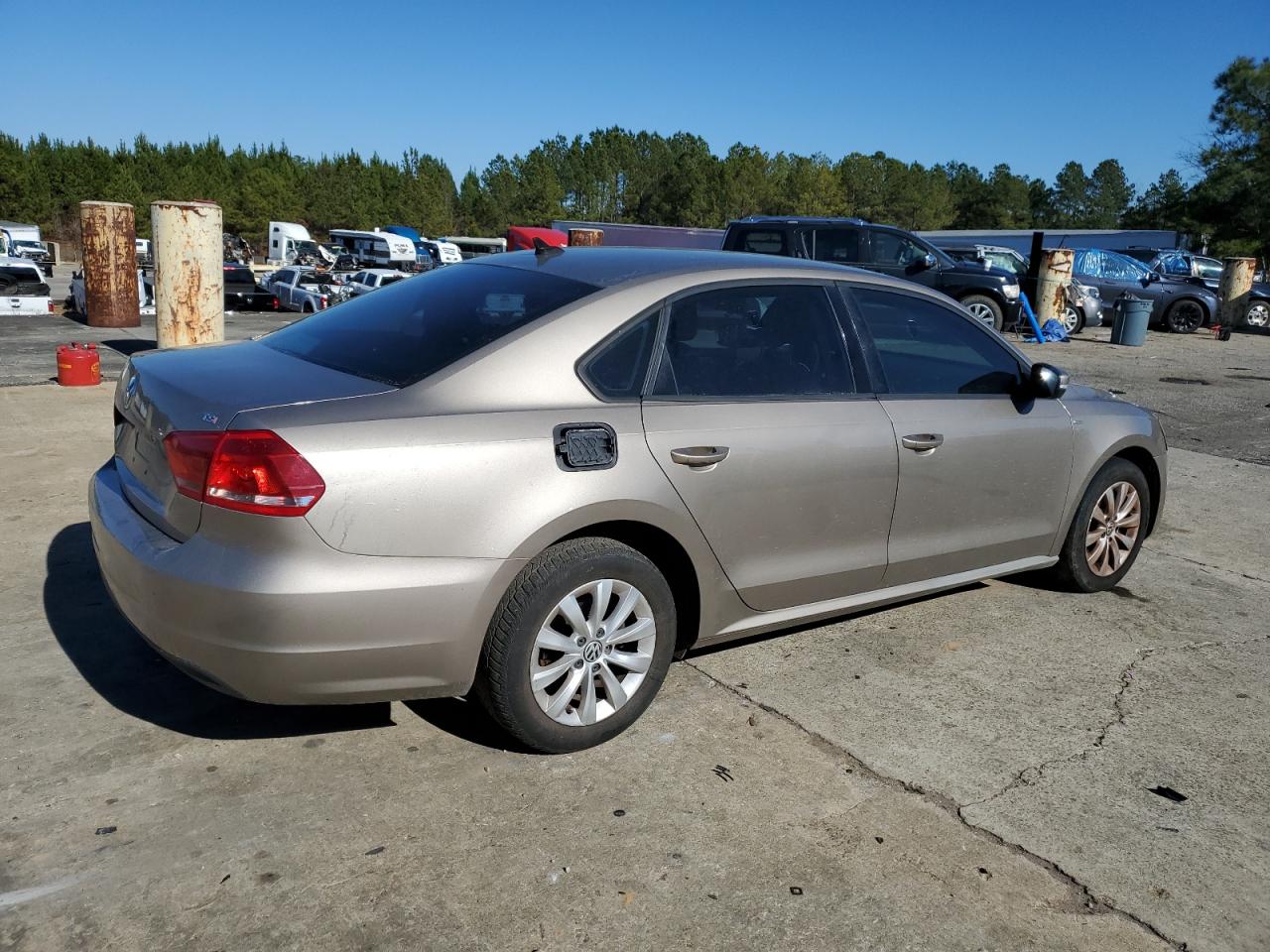 Obraz 3 z 2015 VOLKSWAGEN PASSAT S 2015 z VIN 1VWAT7A34FC075625