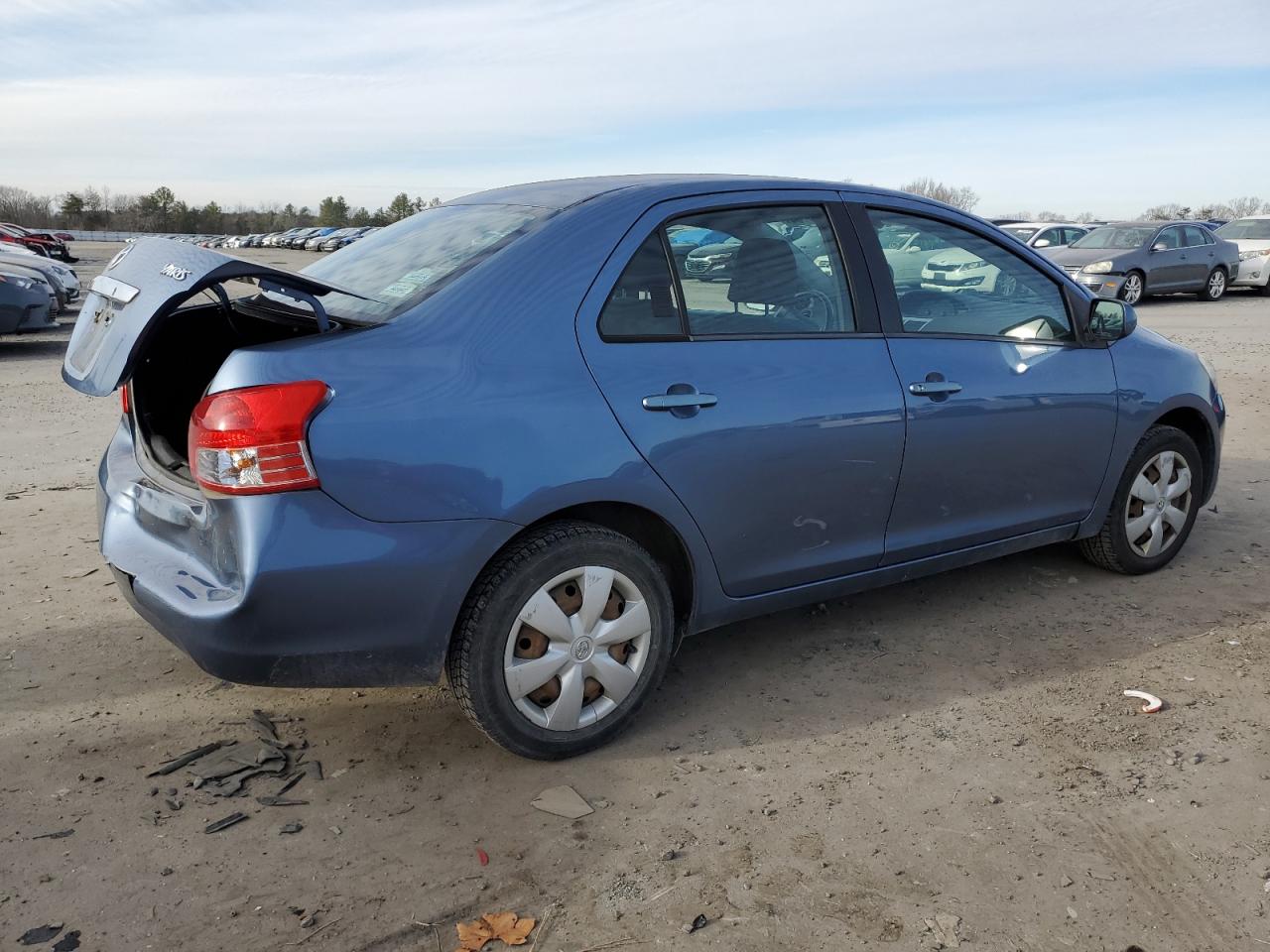Image 3 of 2007 TOYOTA YARIS  2007 with VIN JTDBT923971042604