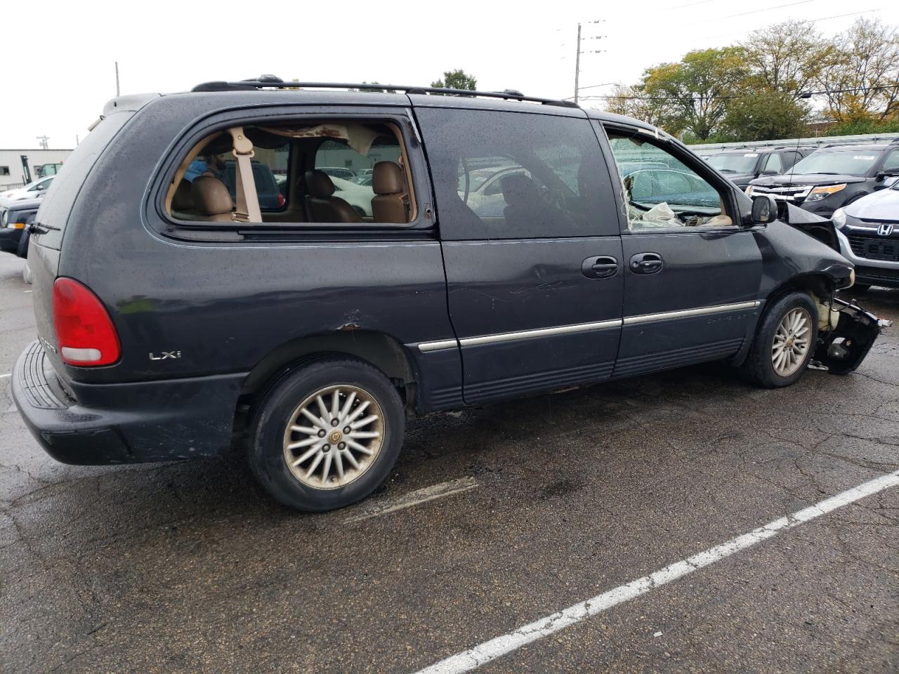 Image 3 of 2000 CHRYSLER TOWN & COUNTRY LXI 2000 with VIN 1C4GP54L3YB574331