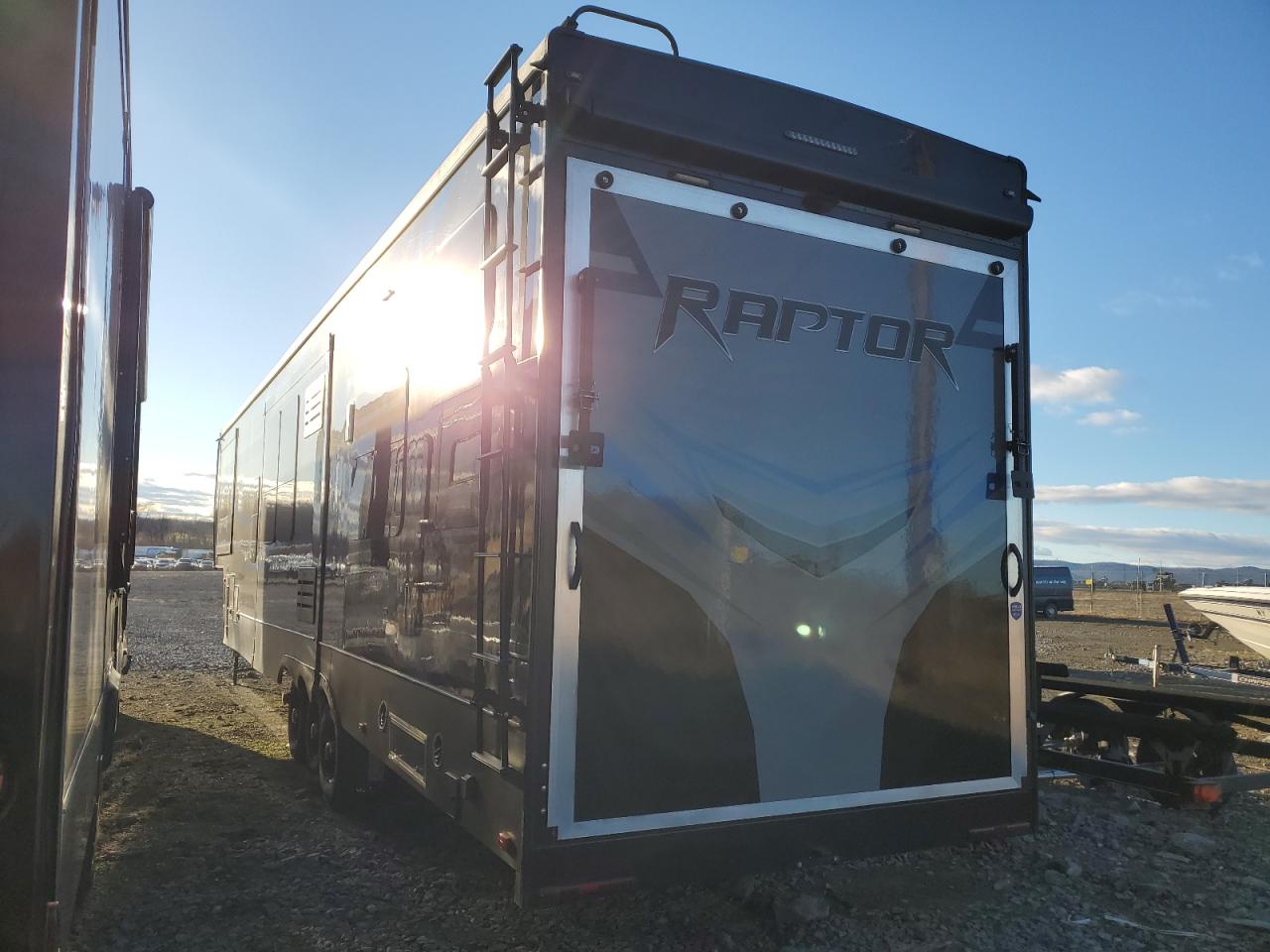 Изображение 3 2019 RAPT TOY HAULER 2019 с VIN 4YDF42138KR800480