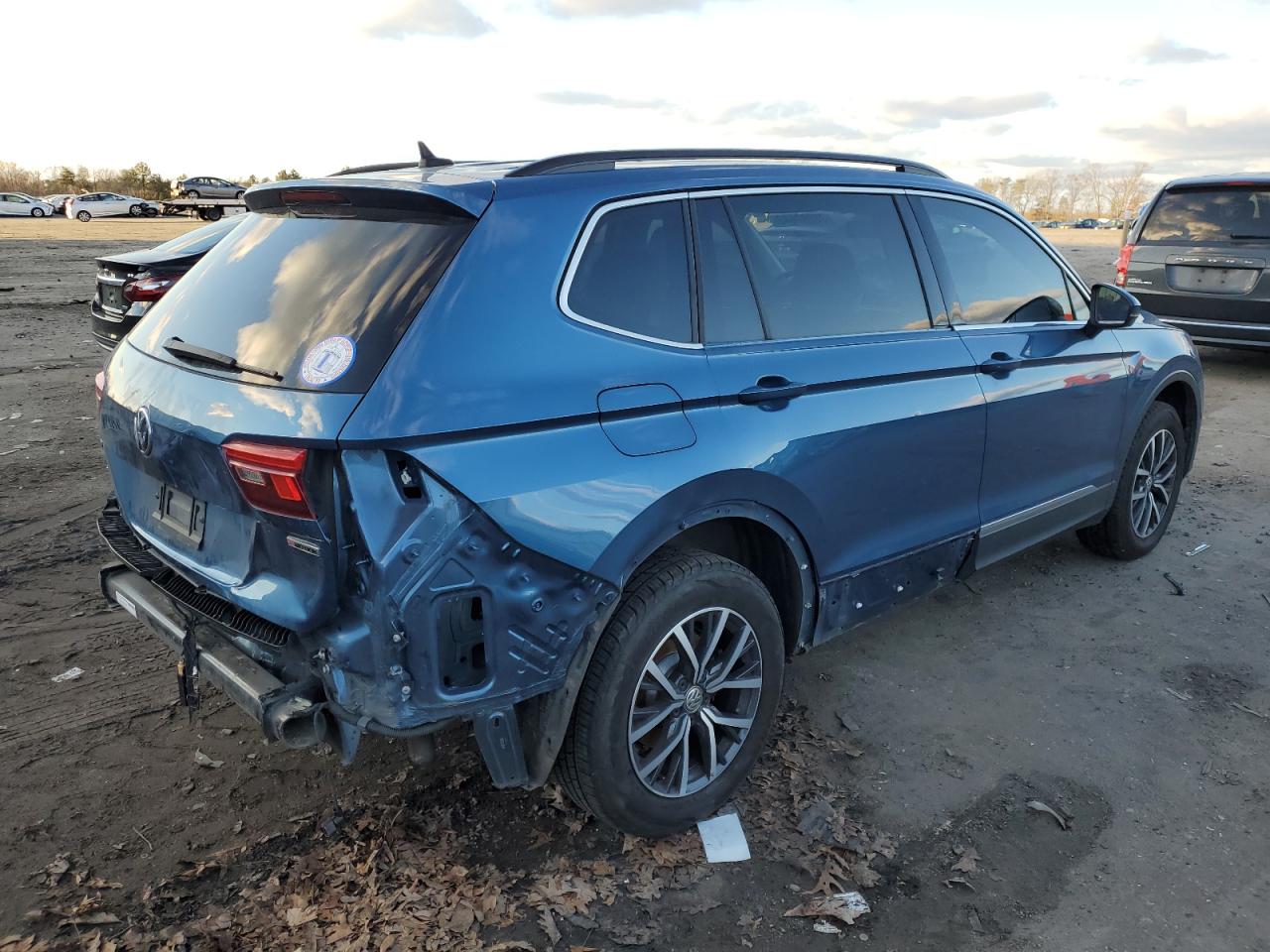 Image 3 of 2020 VOLKSWAGEN TIGUAN SE 2020 with VIN 3VV2B7AX0LM095864