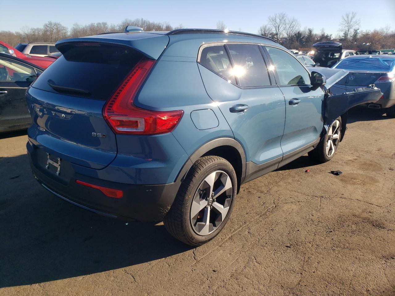 Изображение 3 2023 VOLVO XC40 PLUS 2023 с VIN YV4L12UW6P2942960