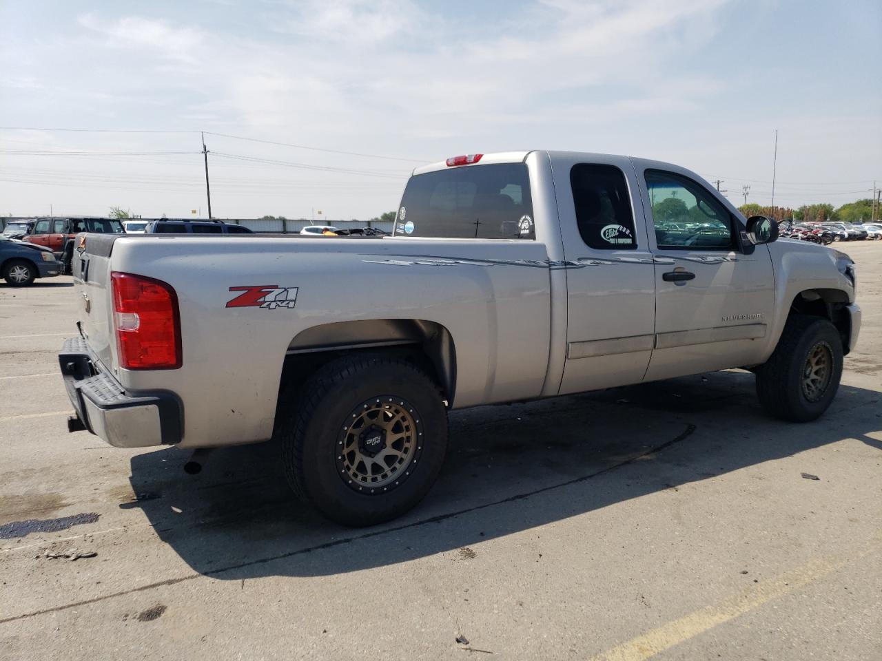 Obraz 3 z 2007 CHEVROLET SILVERADO K1500 2007 z VIN 2GCEK19J971675152