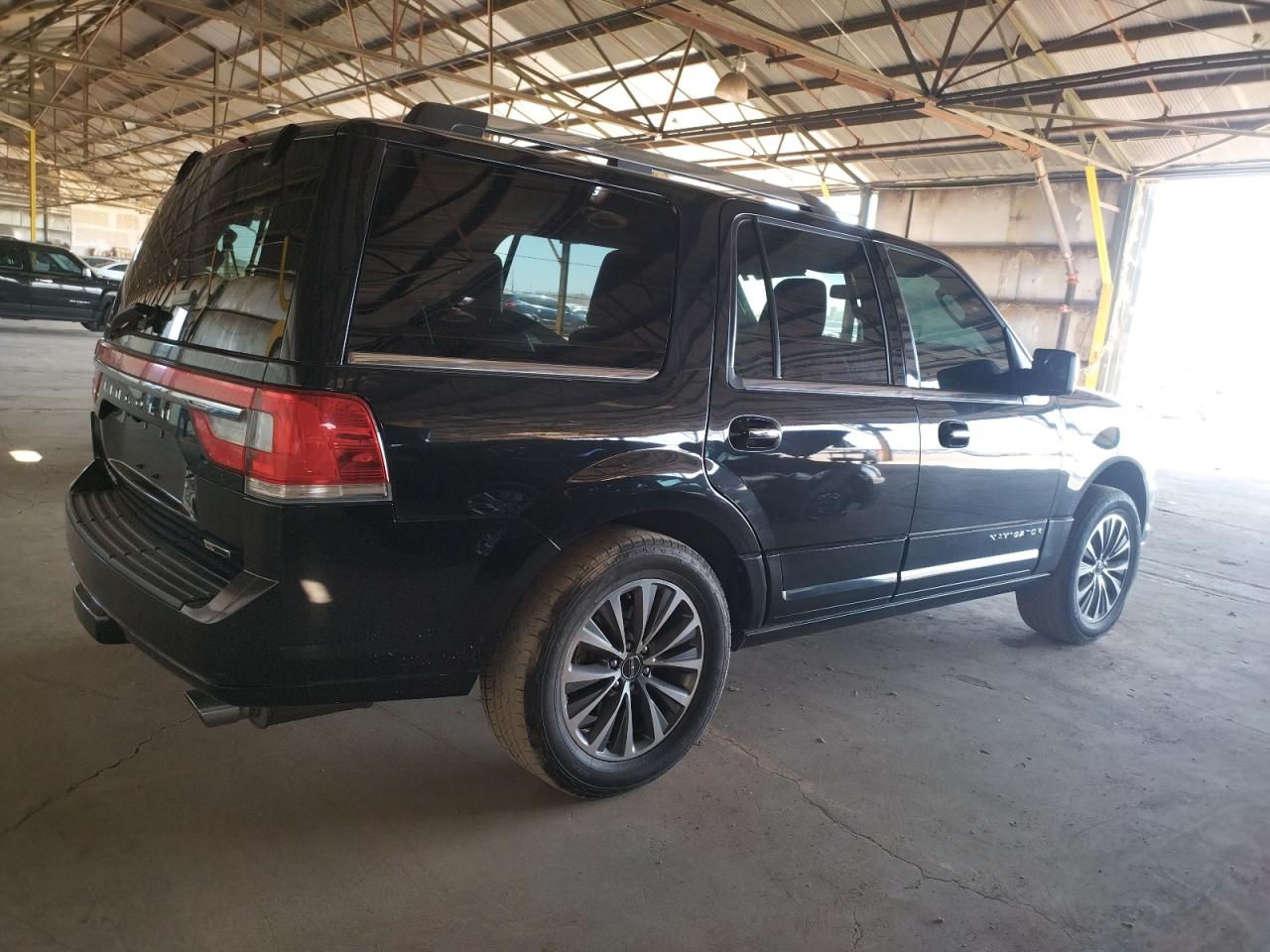 Obraz 3 z 2015 LINCOLN NAVIGATOR  2015 z VIN 5LMJJ2HT2FEJ15375