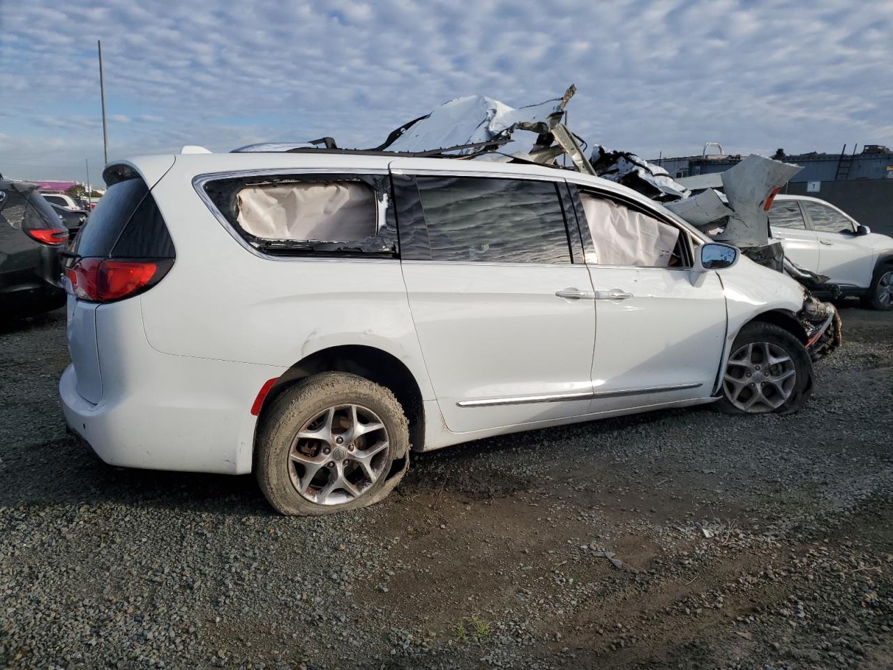 Image 3 of 2017 CHRYSLER PACIFICA TOURING L PLUS 2017 with VIN 2C4RC1EG6HR518576