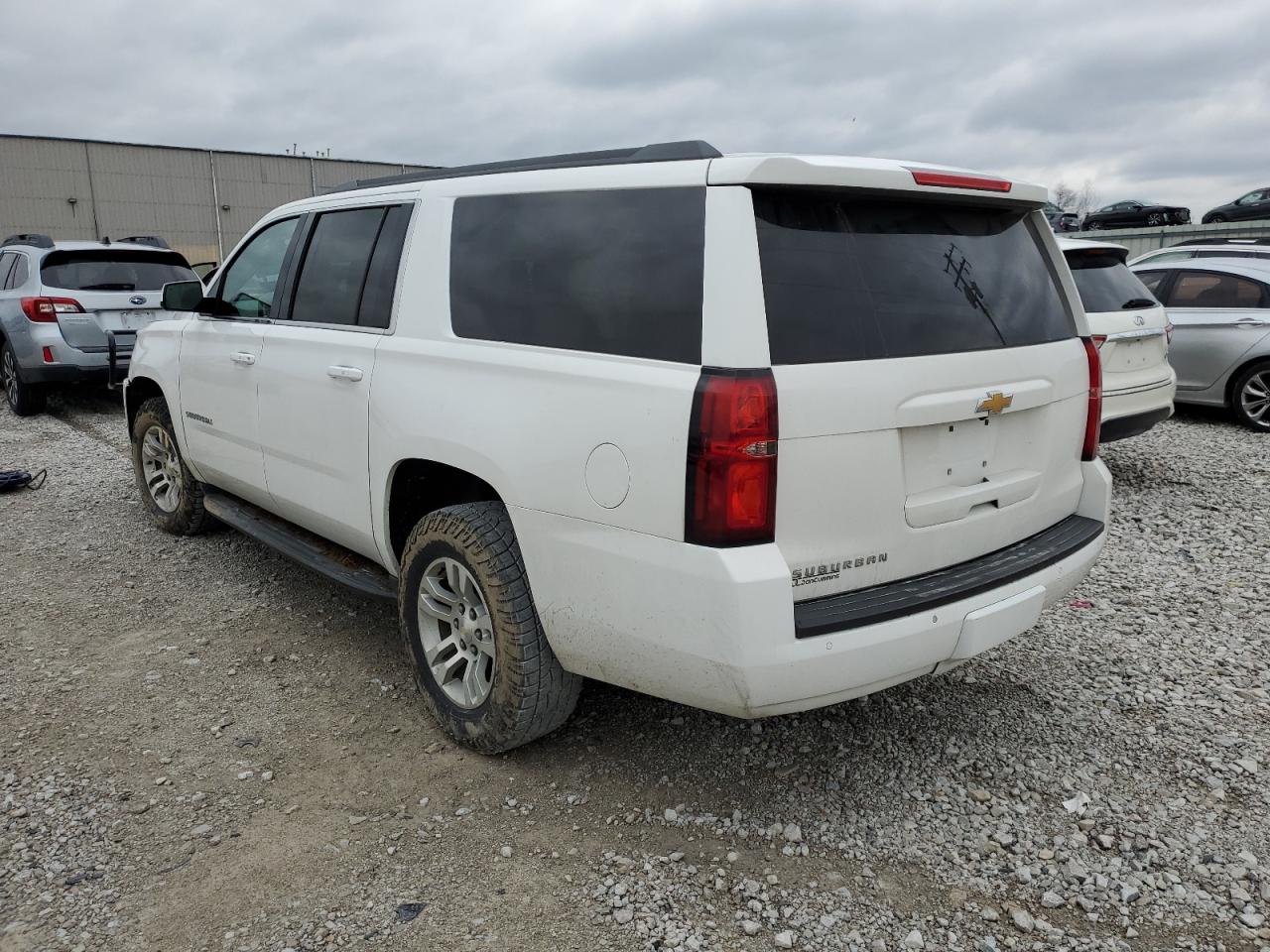Изображение 2 2015 CHEVROLET SUBURBAN K1500 LT 2015 с VIN 1GNSKJKC5FR697886