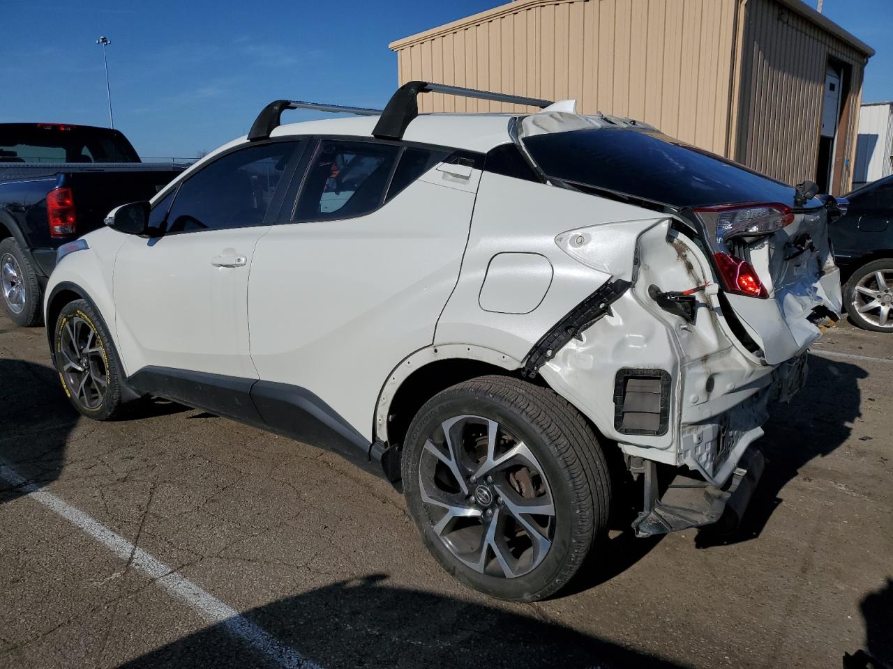 Obraz 2 z 2018 TOYOTA C-HR XLE 2018 z VIN NMTKHMBX0JR009510