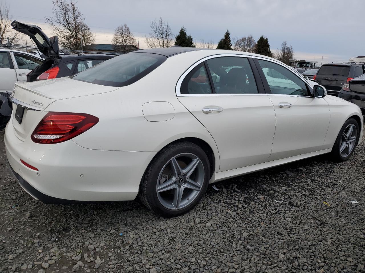 Image 3 of 2019 MERCEDES-BENZ E 300 4MATIC 2019 with VIN WDDZF4KB4KA670794