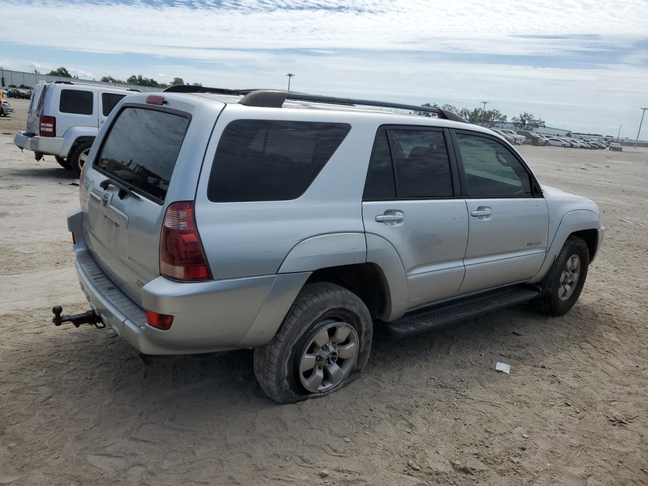 Image 3 of 2005 TOYOTA 4RUNNER SR5 2005 with VIN JTEBU14R450067859