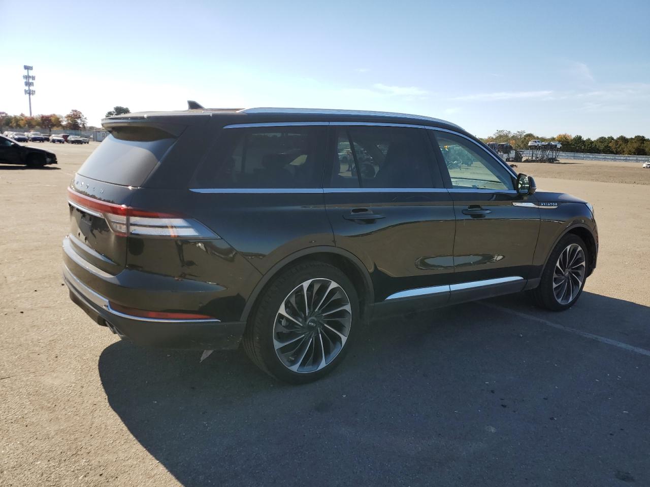 Изображение 3 2023 LINCOLN AVIATOR RESERVE 2023 с VIN 5LM5J7XC4PGL08715