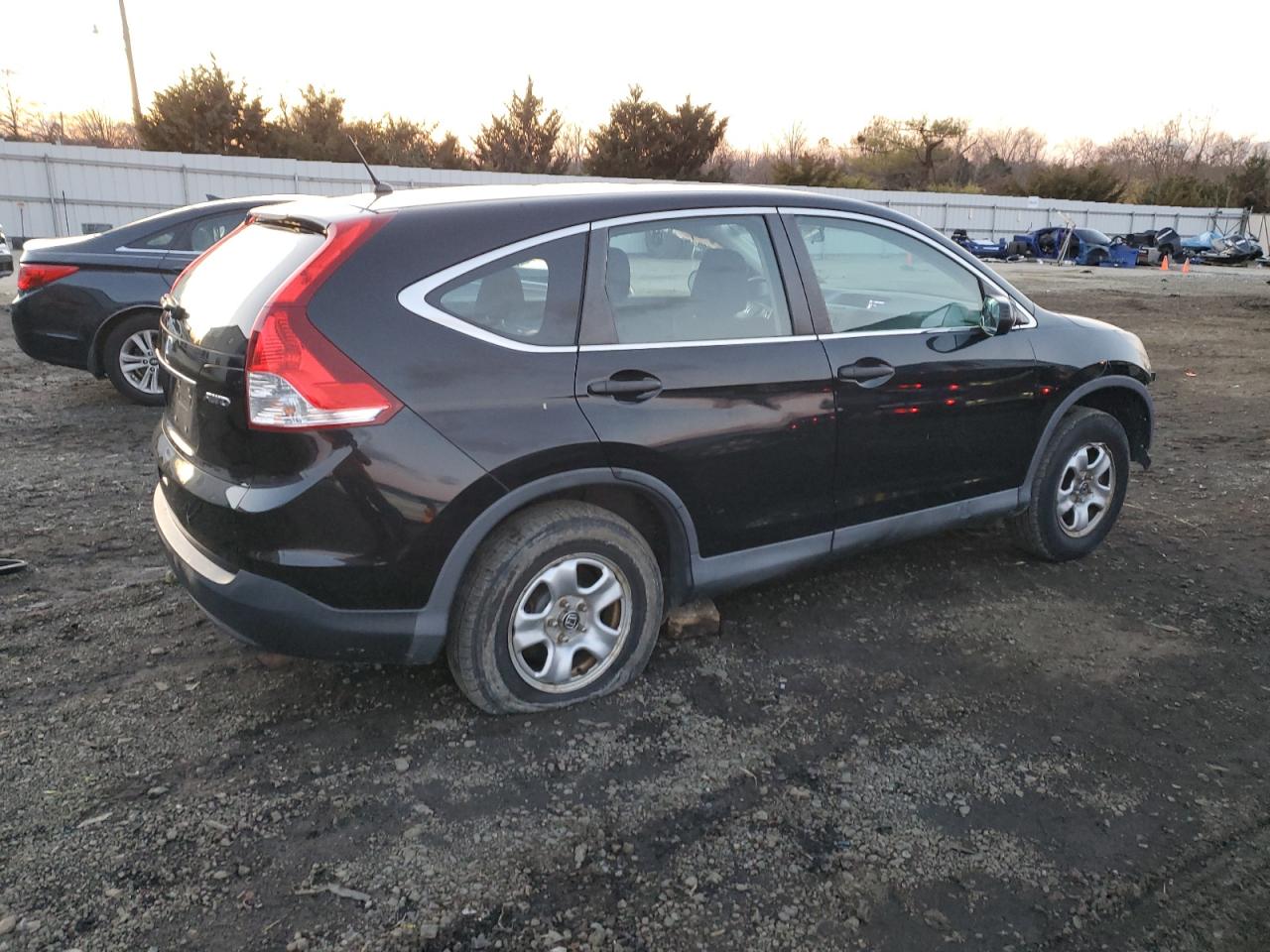 Image 3 of 2014 HONDA CR-V LX 2014 with VIN 2HKRM4H31EH628984