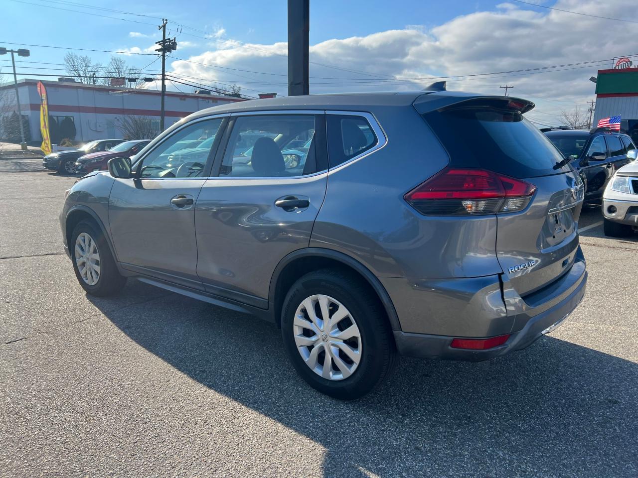 Image 3 of 2017 NISSAN ROGUE S 2017 with VIN KNMAT2MV9HP557151
