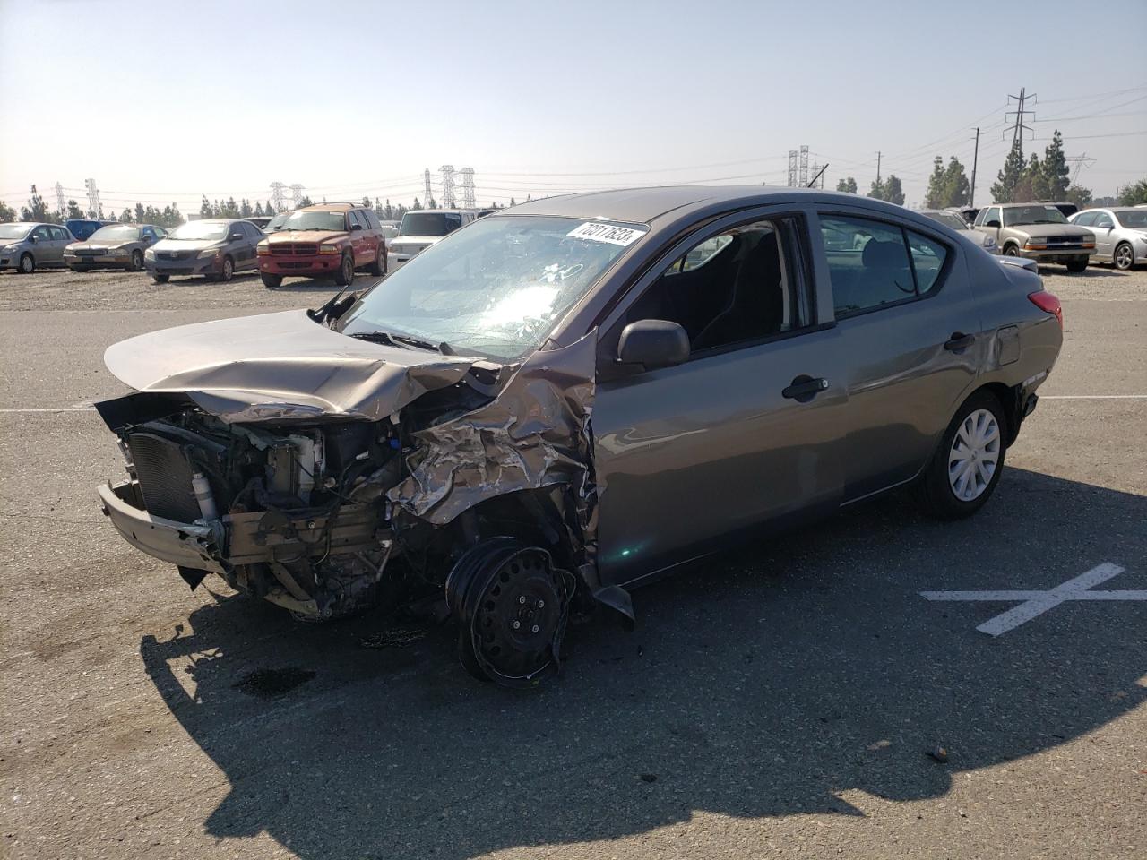 Obraz 1 z 2015 NISSAN VERSA S 2015 z VIN 3N1CN7AP8FL819193