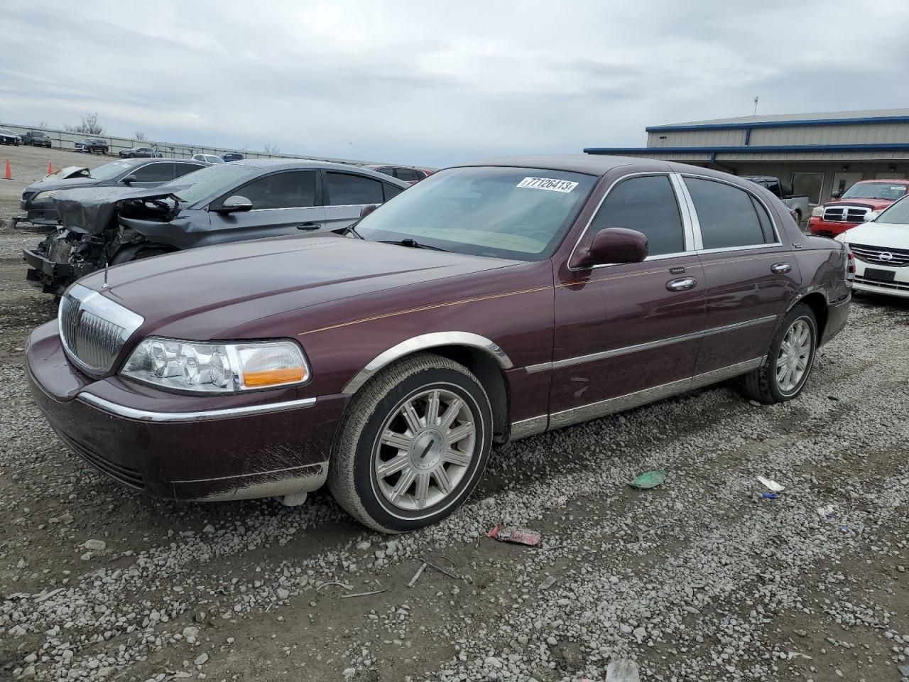 Image 1 of 2006 LINCOLN TOWN CAR SIGNATURE LIMITED 2006 with VIN 1LNHM82V66Y617570