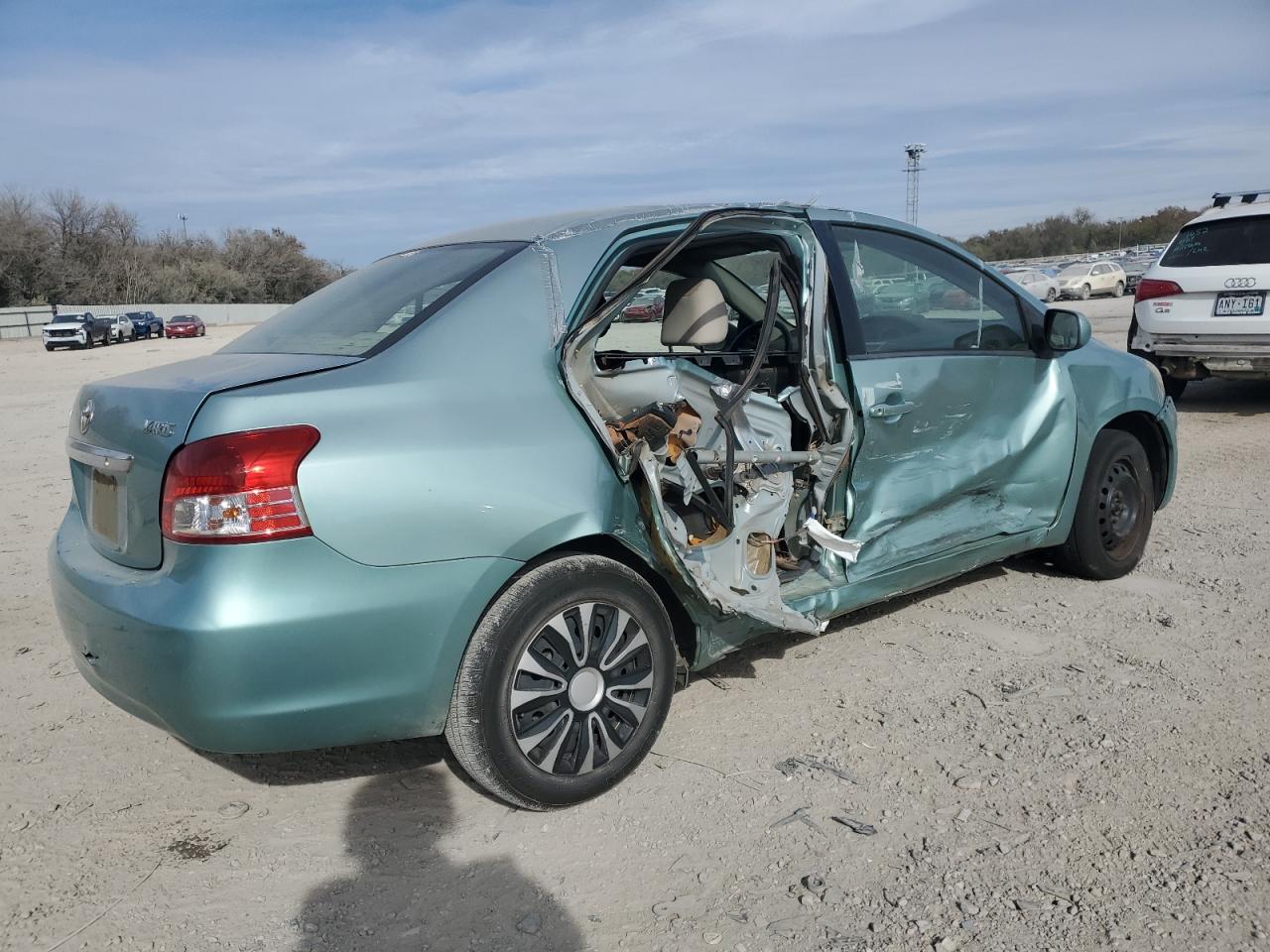 Obraz 3 z 2008 TOYOTA YARIS  2008 z VIN JTDBT923784012789