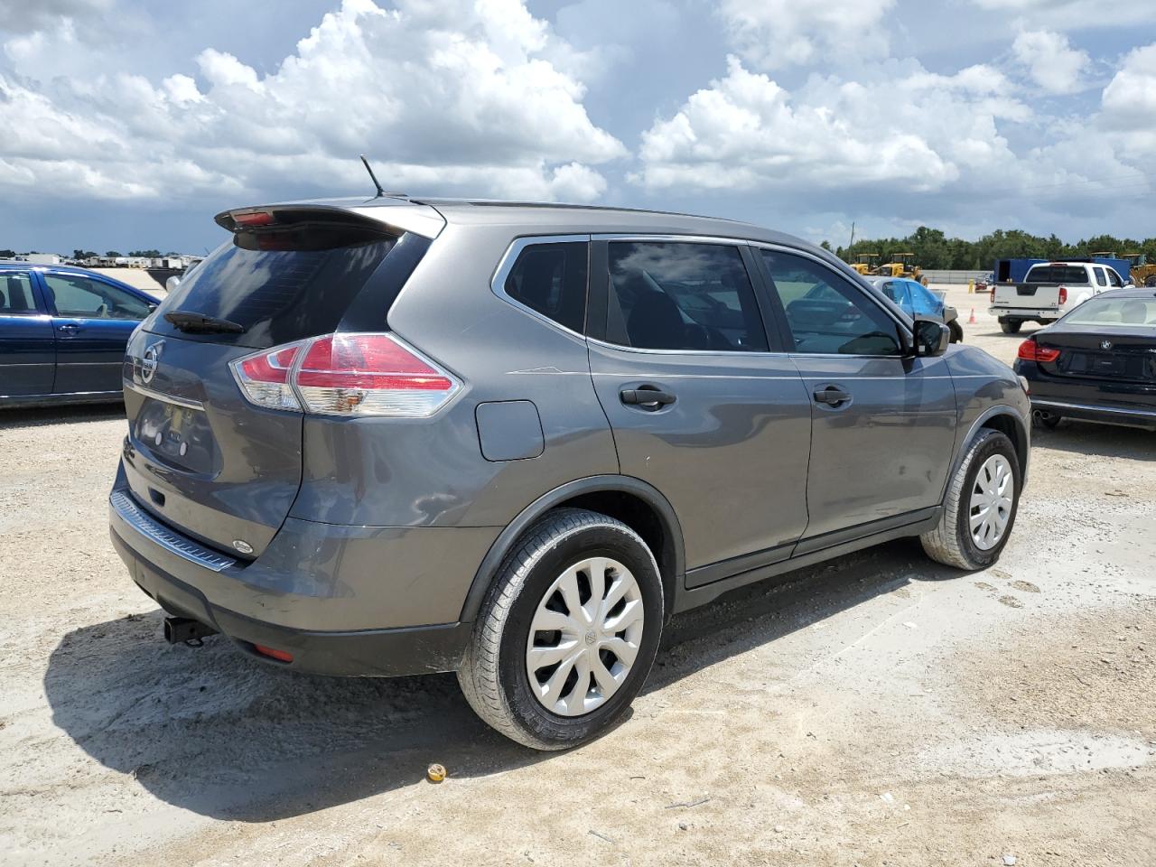 Image 3 of 2016 NISSAN ROGUE S 2016 with VIN JN8AT2MT6GW026254