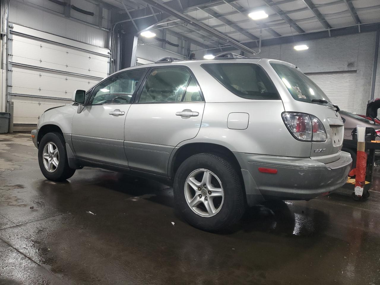 Изображение 2 2001 LEXUS RX 300 2001 с VIN JTJHF10UX10171279