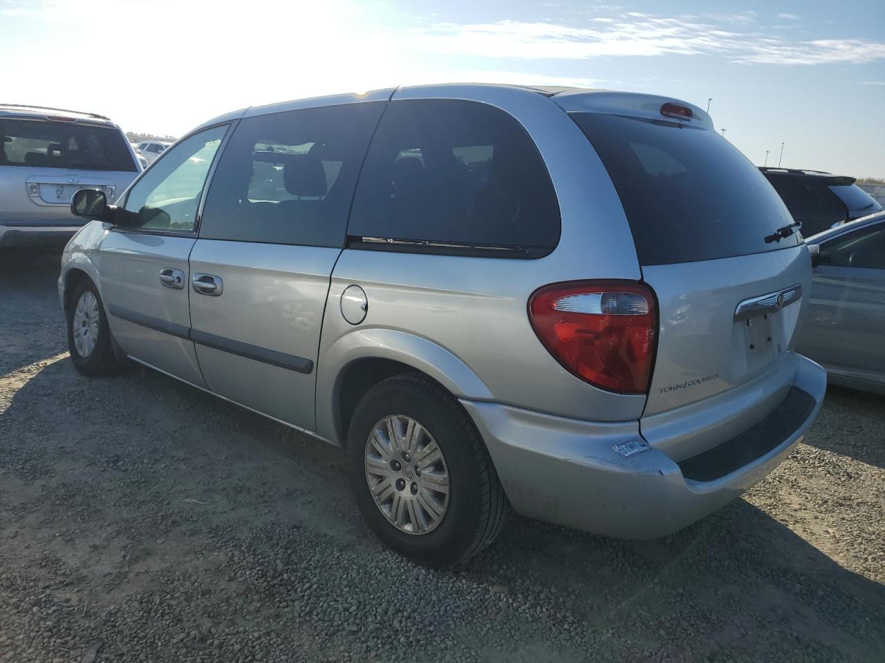 Image 2 of 2006 CHRYSLER TOWN & COUNTRY  2006 with VIN 1A4GP45R46B661630