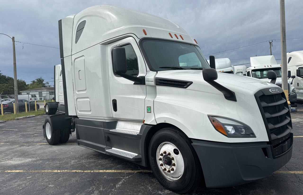 2020 FREIGHTLINER CASCADIA 126  2020 image
