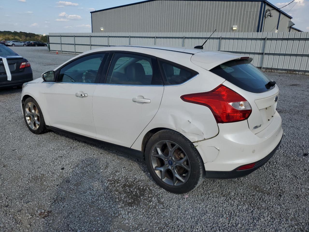 Изображение 2 2014 FORD FOCUS TITANIUM 2014 с VIN 1FADP3N25EL262522